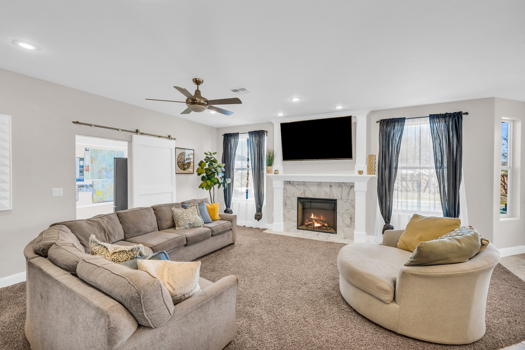 284 W Pebble Drive 