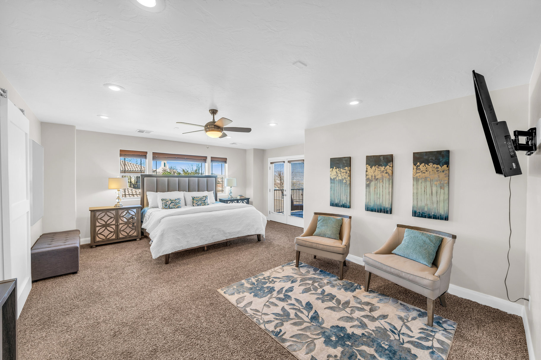 284 W Pebble Drive 