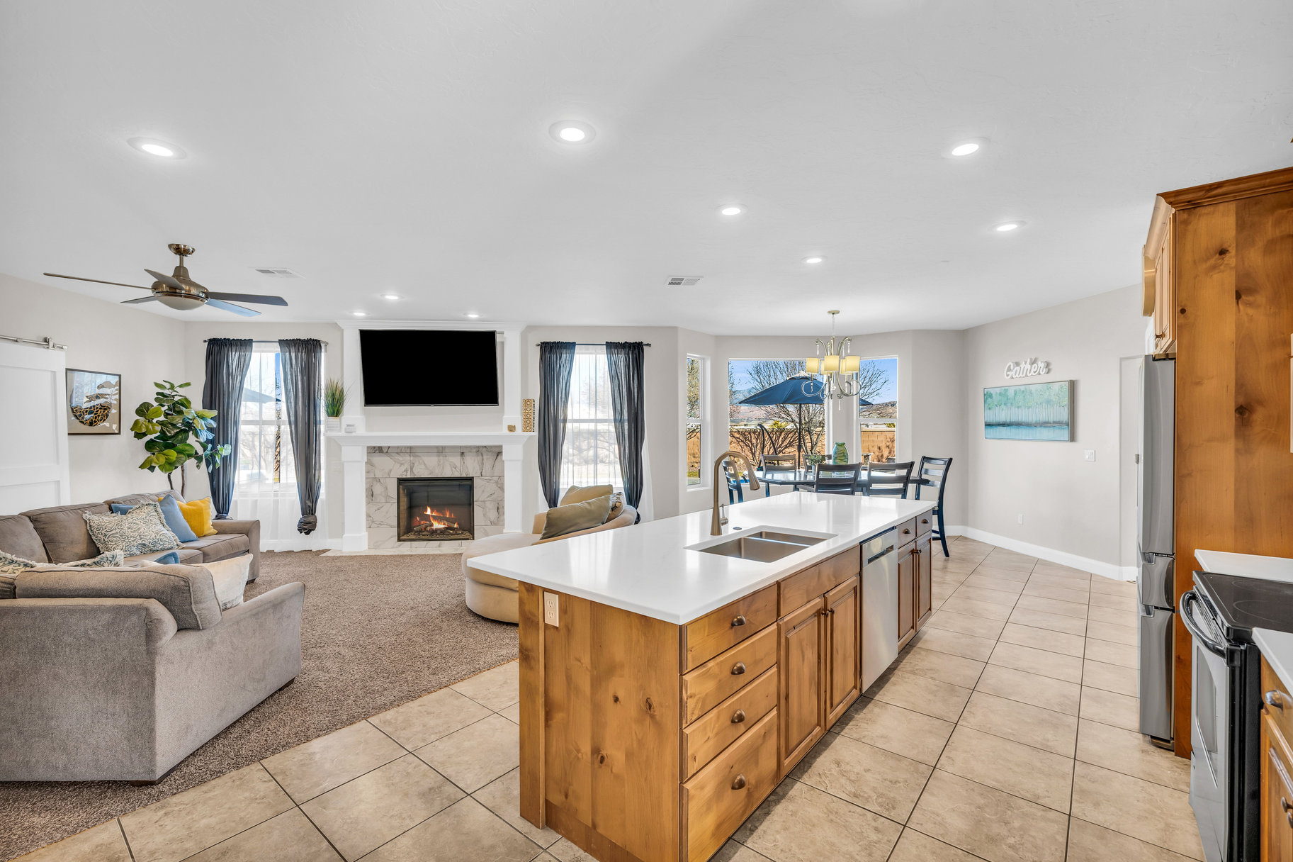 284 W Pebble Drive 