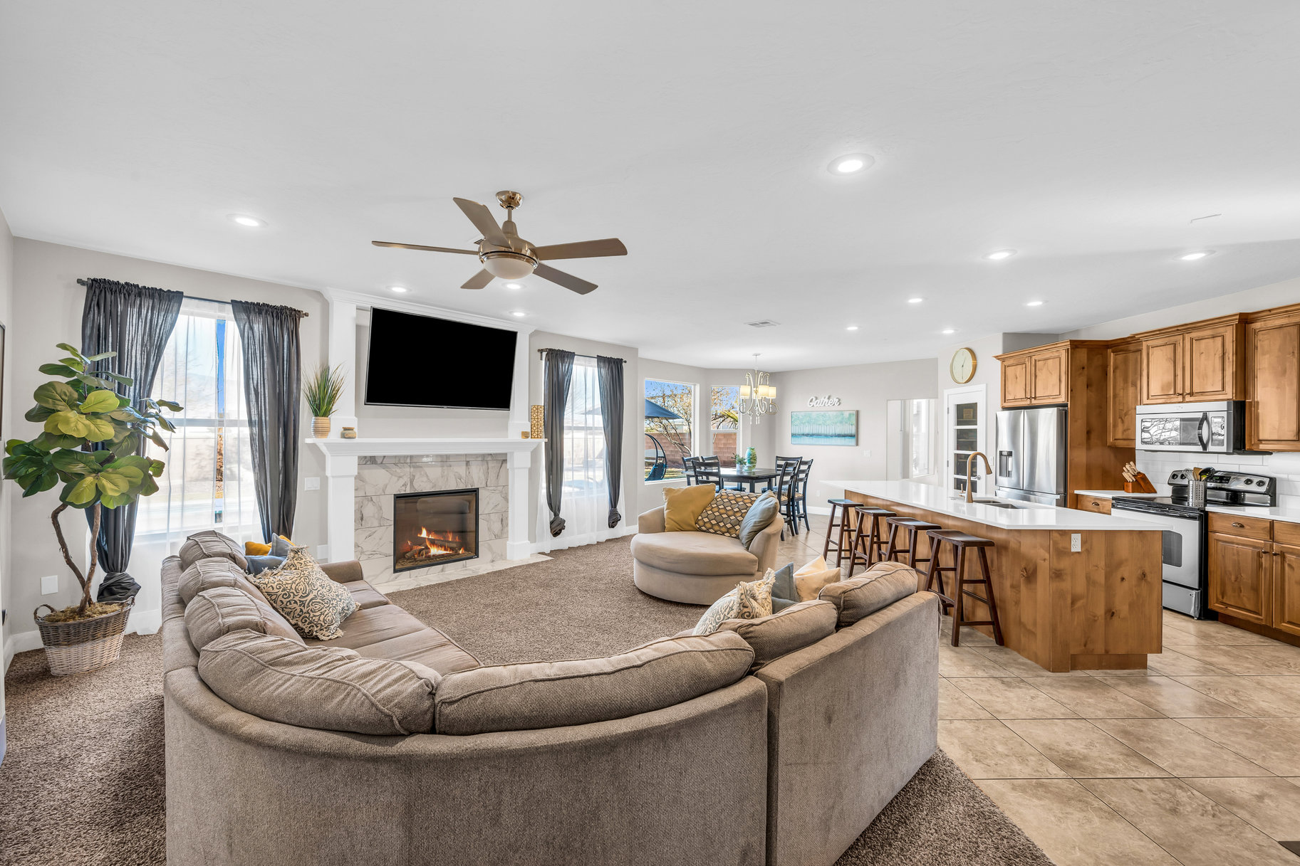284 W Pebble Drive 