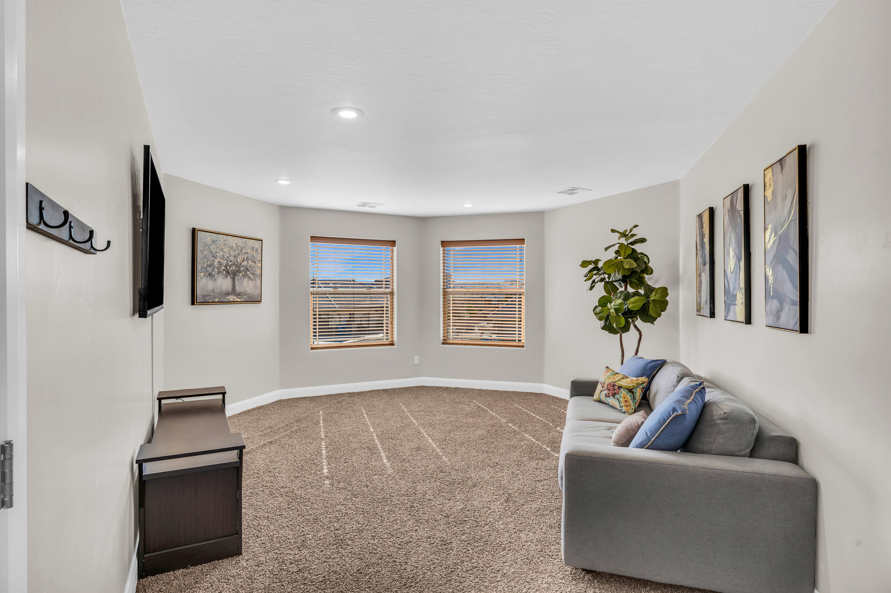 284 W Pebble Drive 