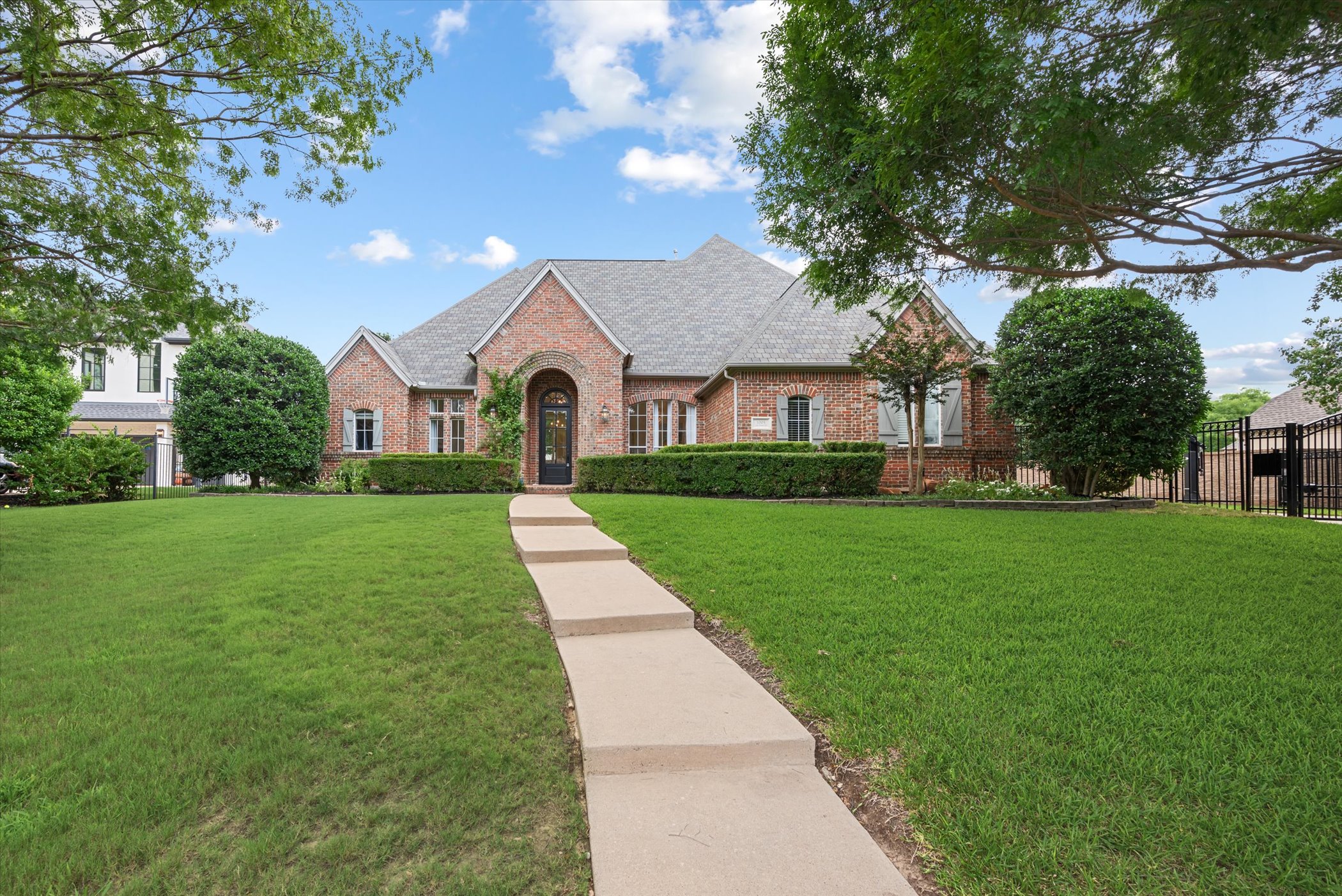 1005 Lake Forest Drive 
