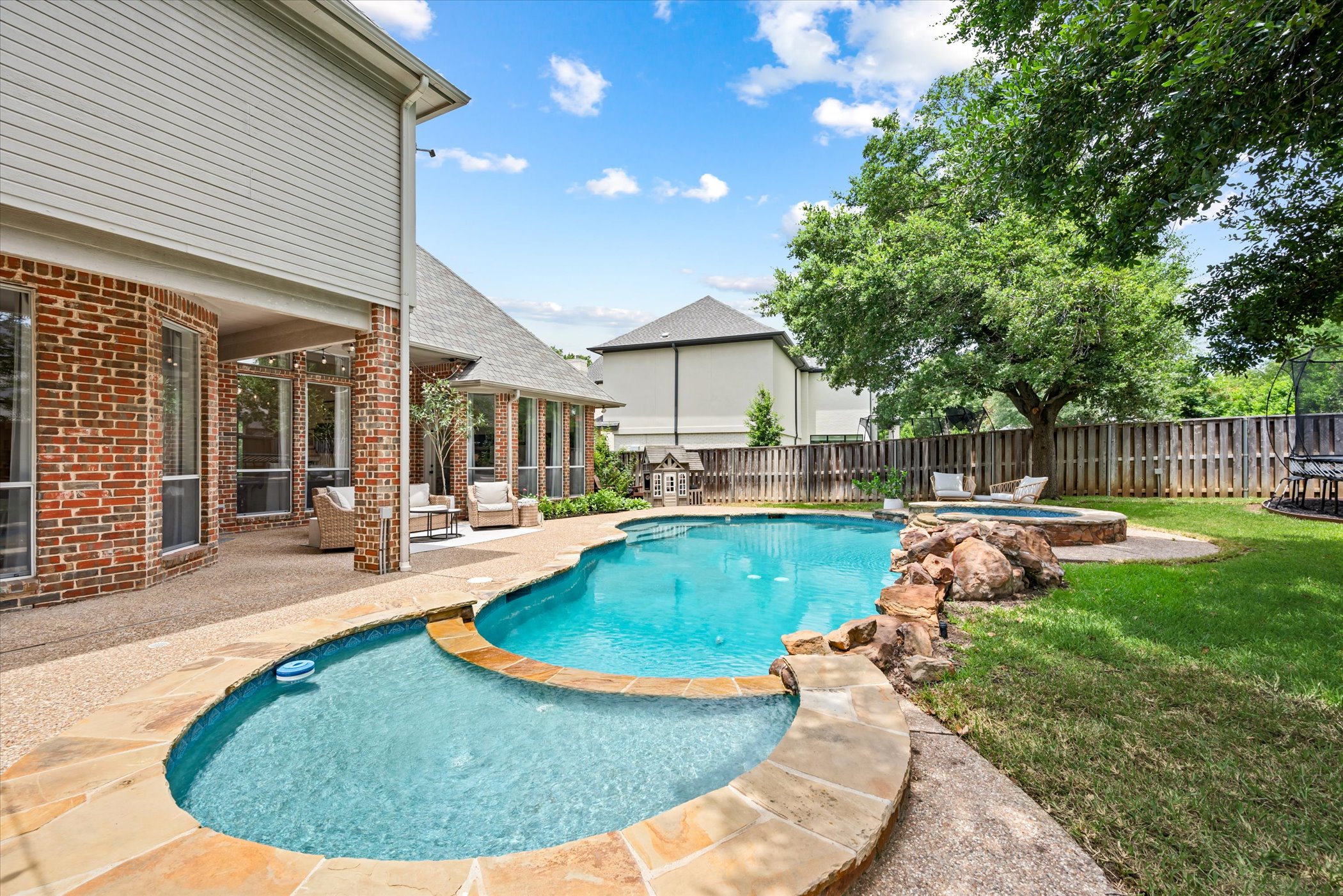1005 Lake Forest Drive 