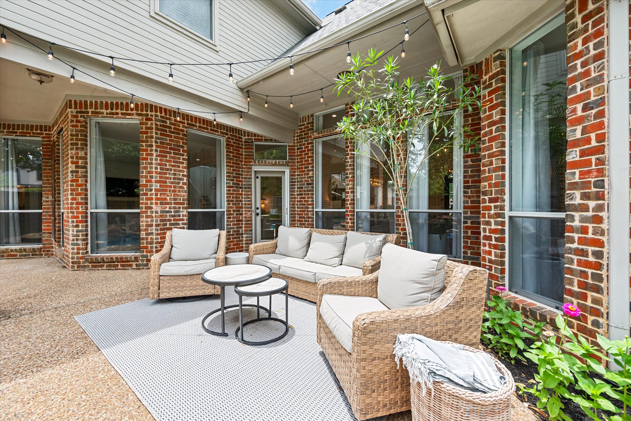 1005 Lake Forest Drive 