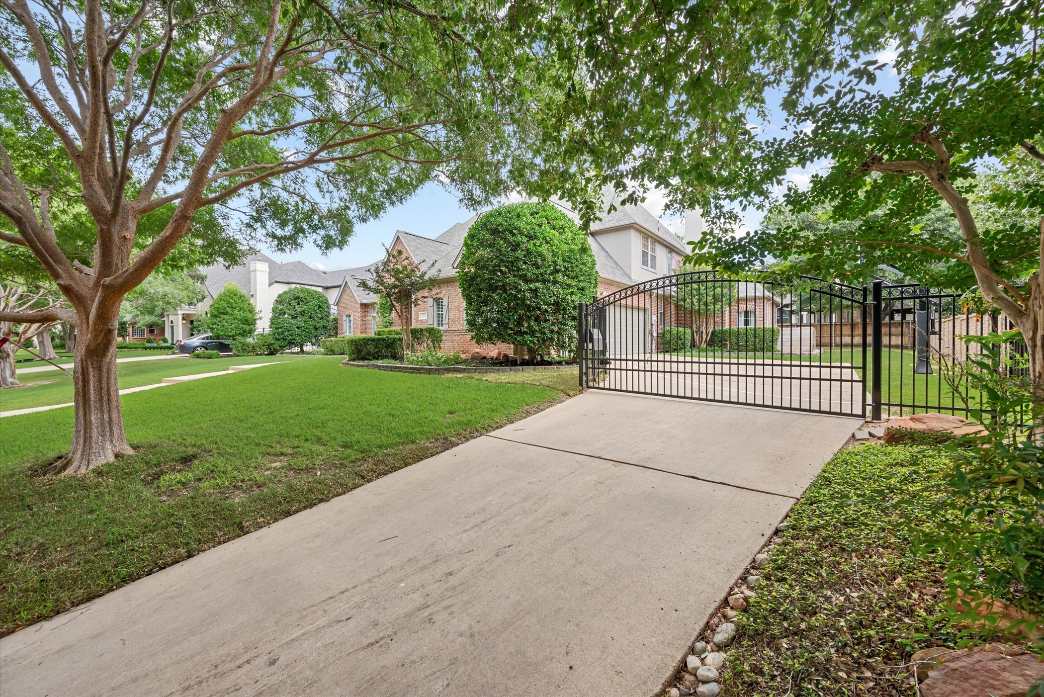 1005 Lake Forest Drive 