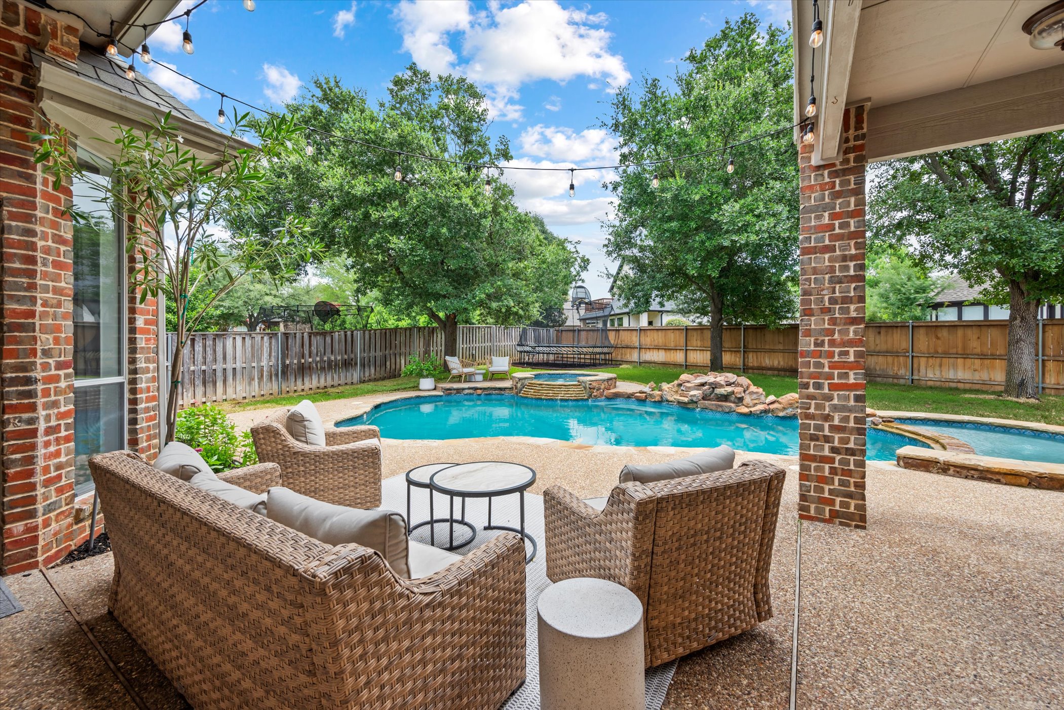 1005 Lake Forest Drive 