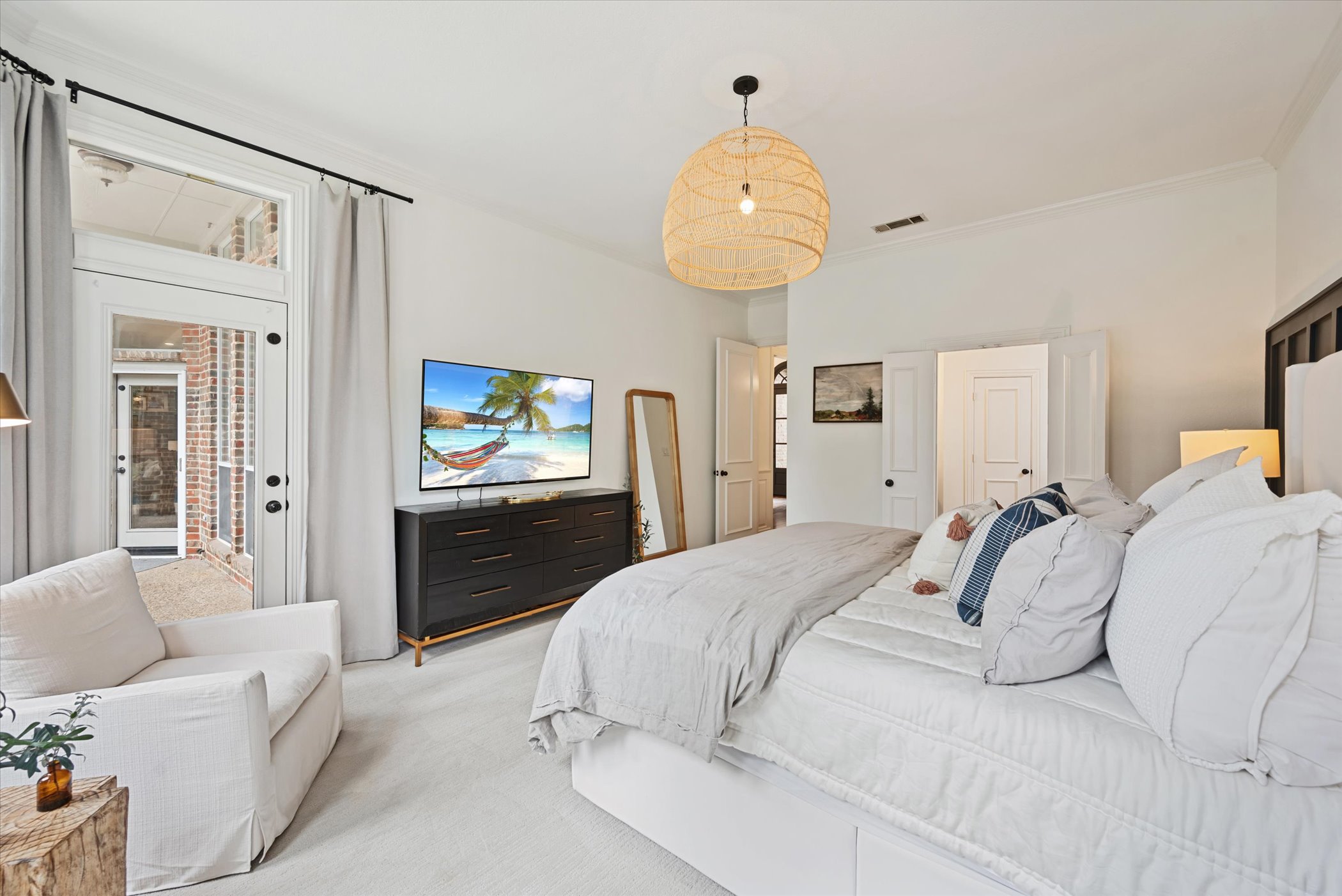 1005 Lake Forest Drive 