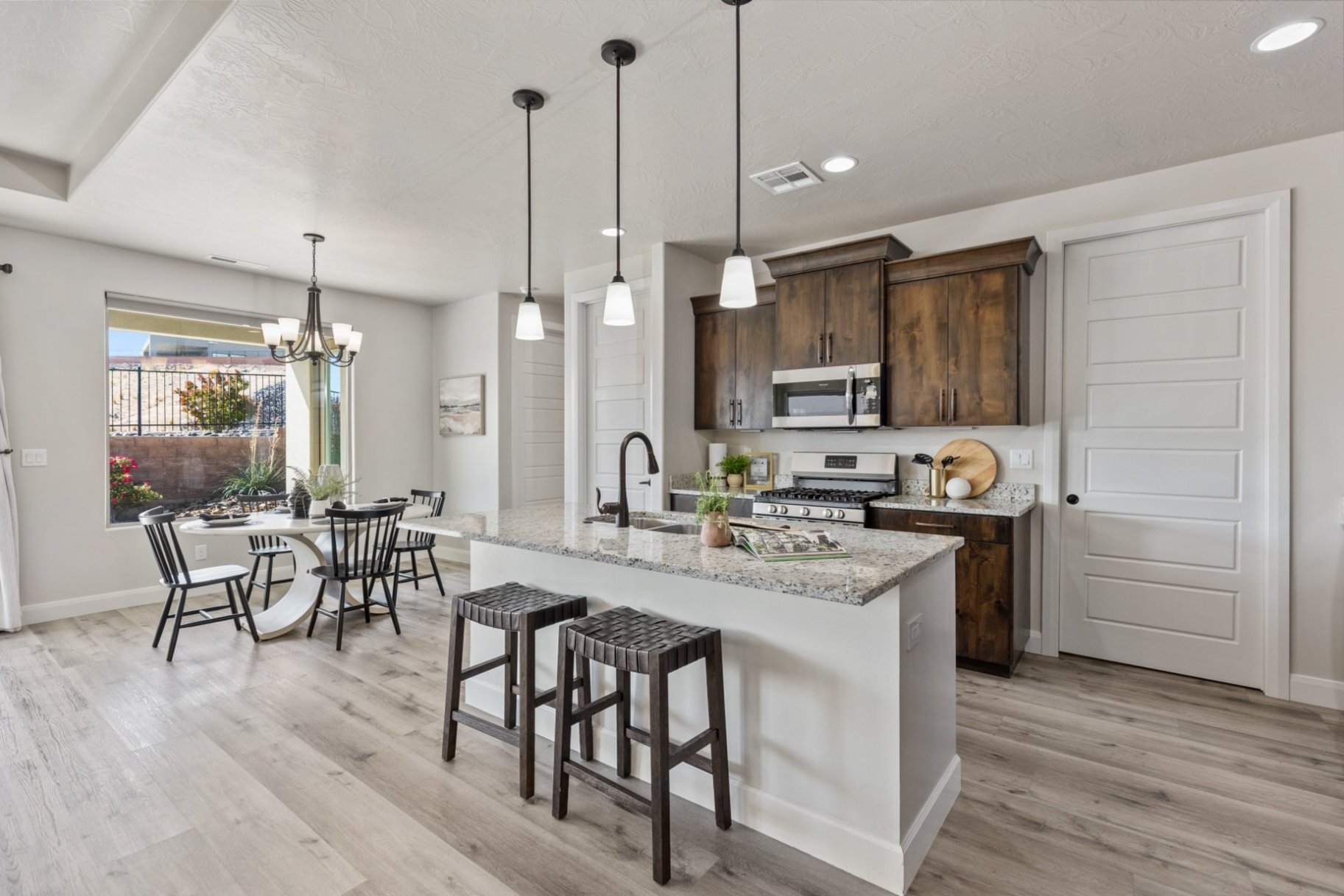 1867 W Grapevine 
