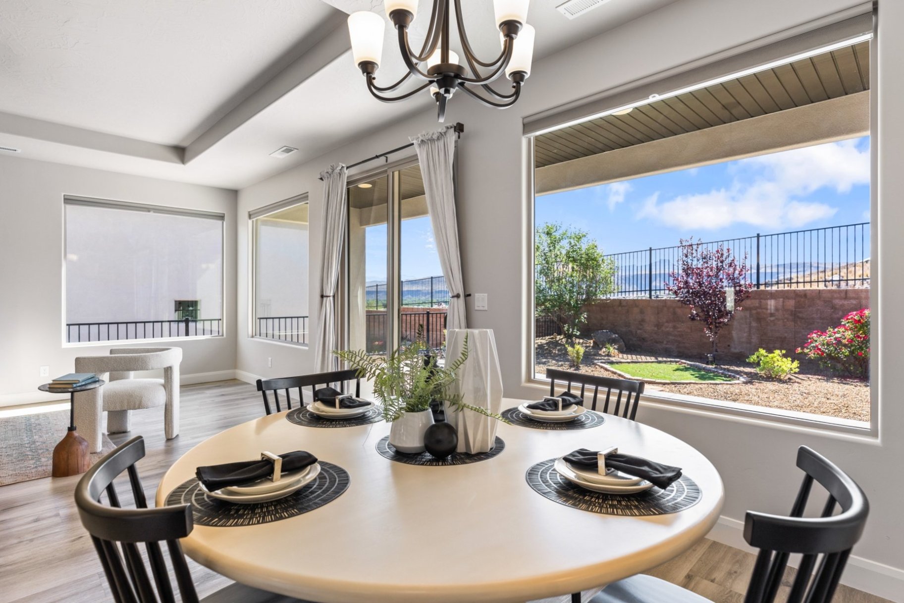 1867 W Grapevine 