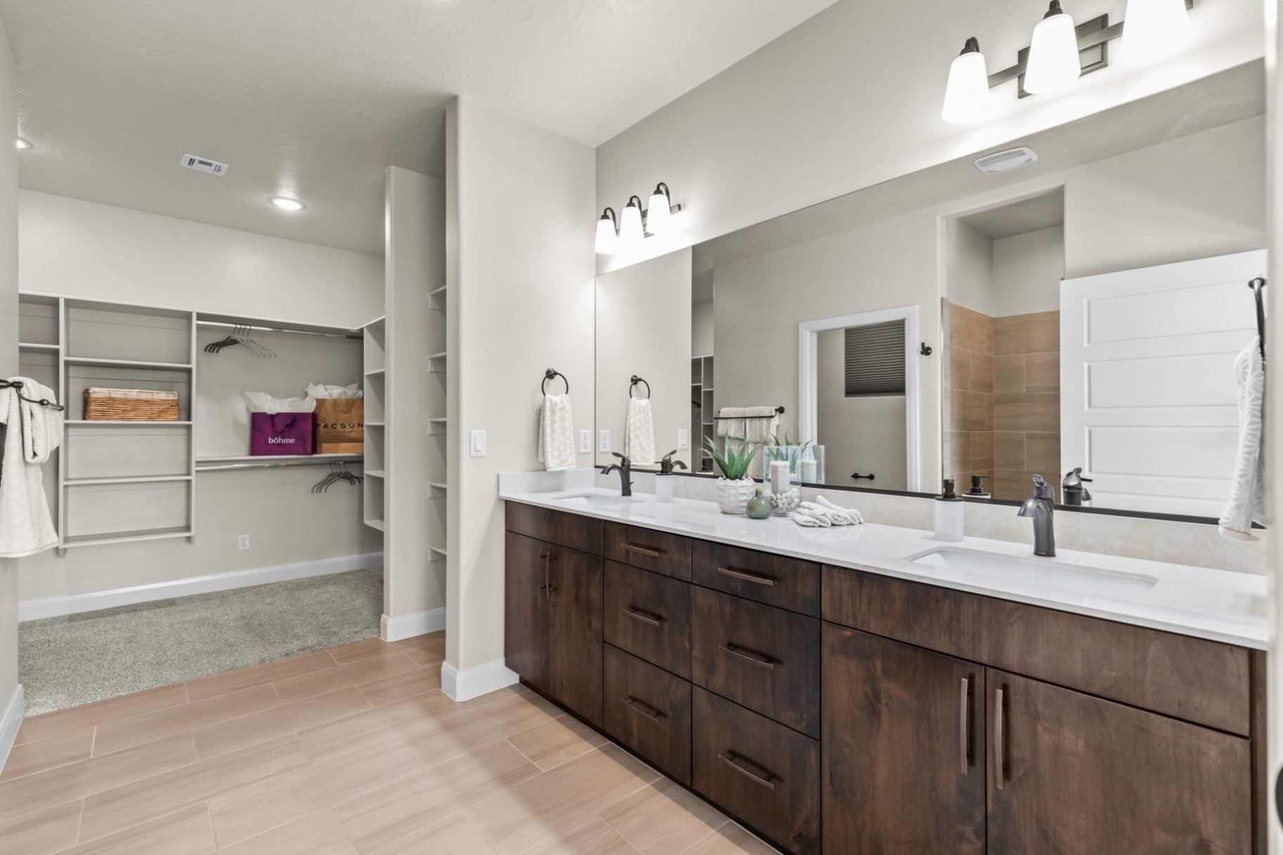 1867 W Grapevine 