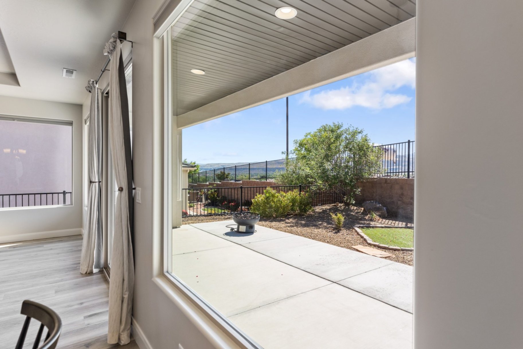 1867 W Grapevine 