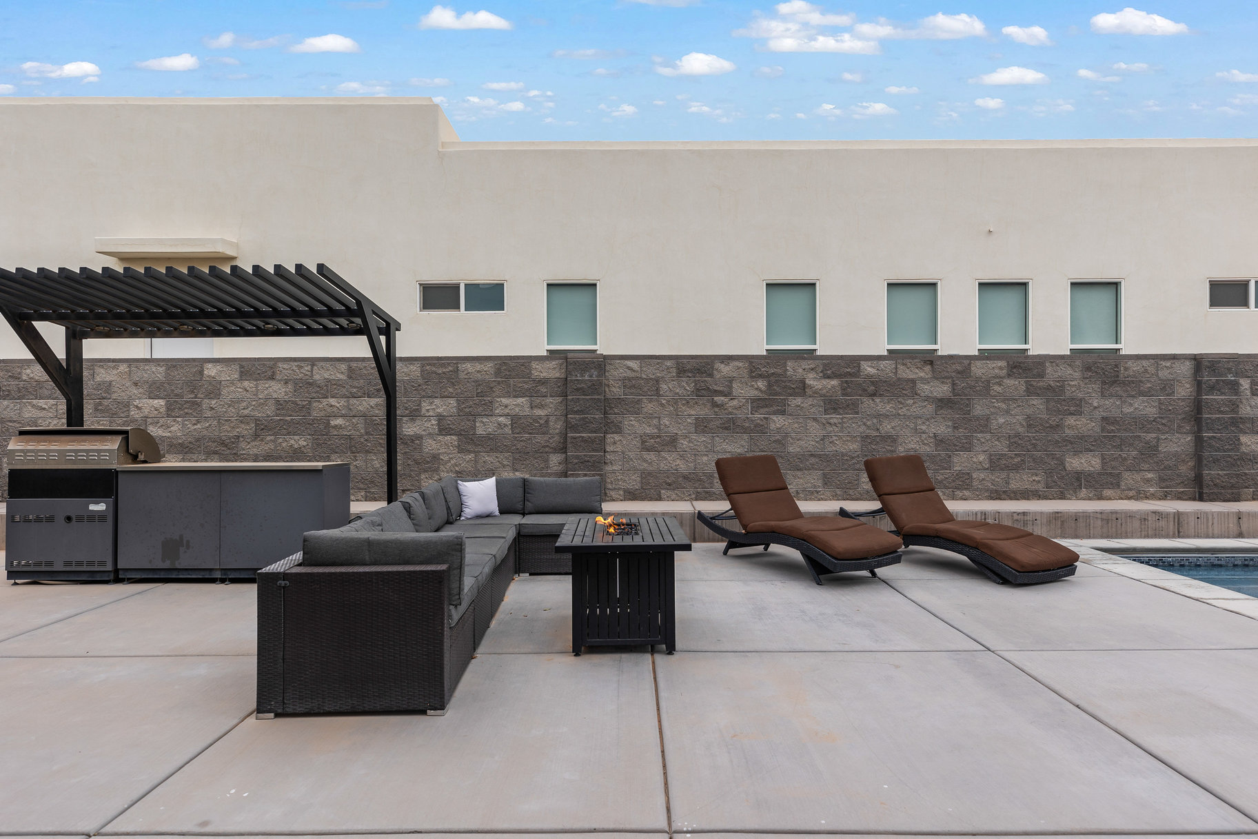 1450 W Torrey Pines Road 