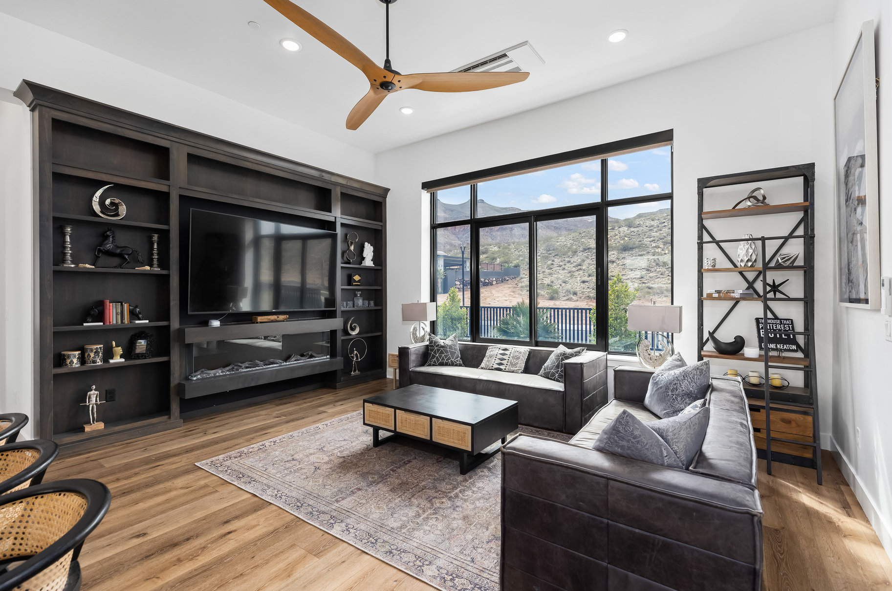 1450 W Torrey Pines Road 