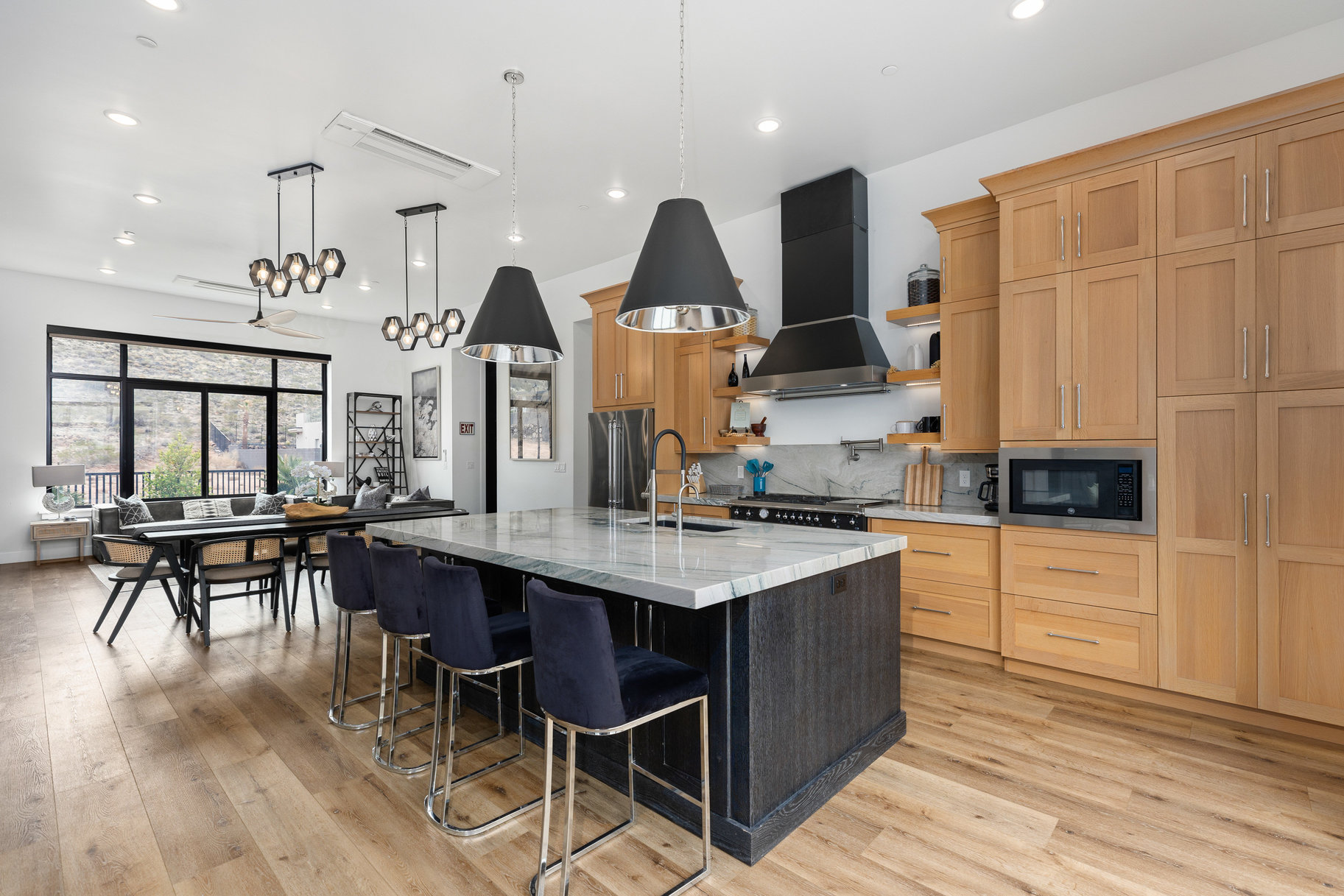 1450 W Torrey Pines Road 