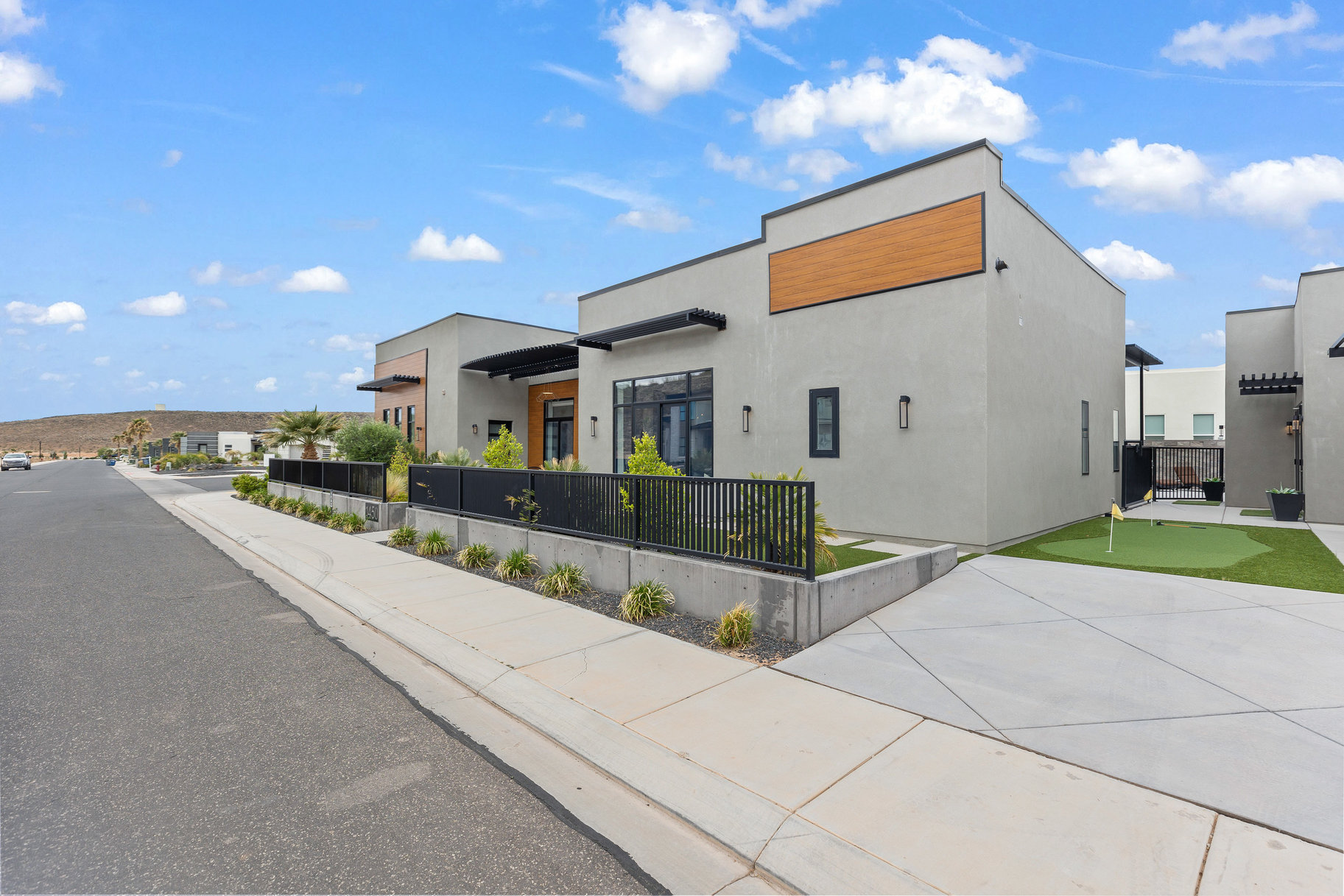 1450 W Torrey Pines Road 