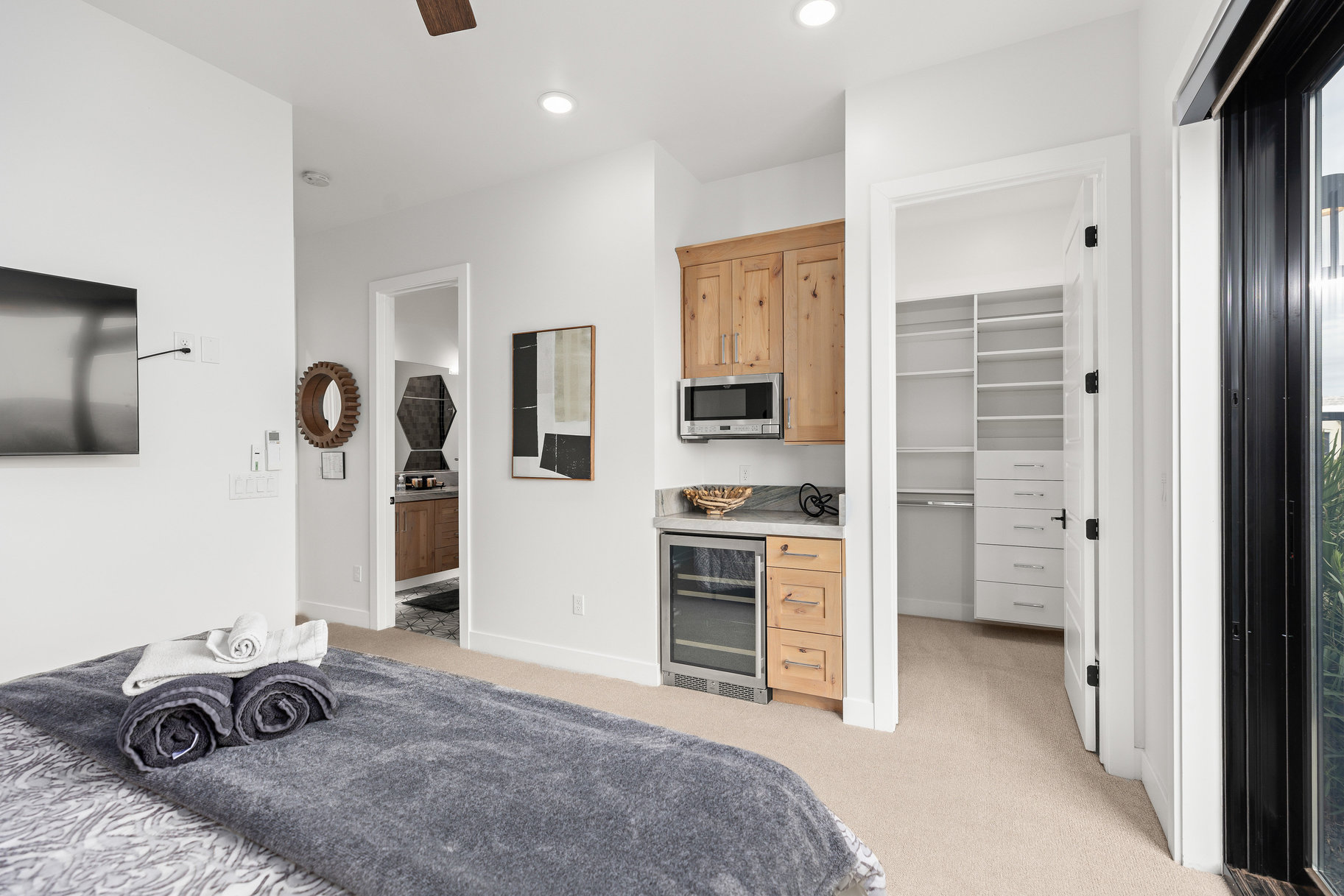 1450 W Torrey Pines Road 