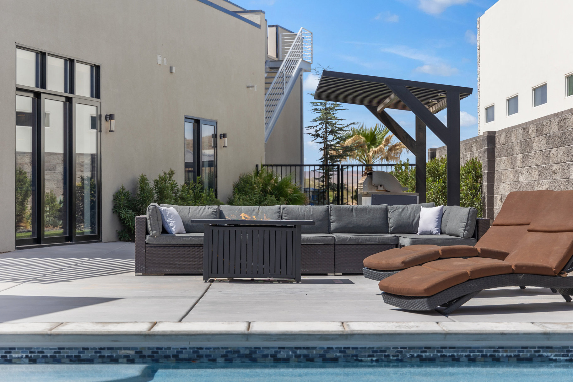 1450 W Torrey Pines Road 