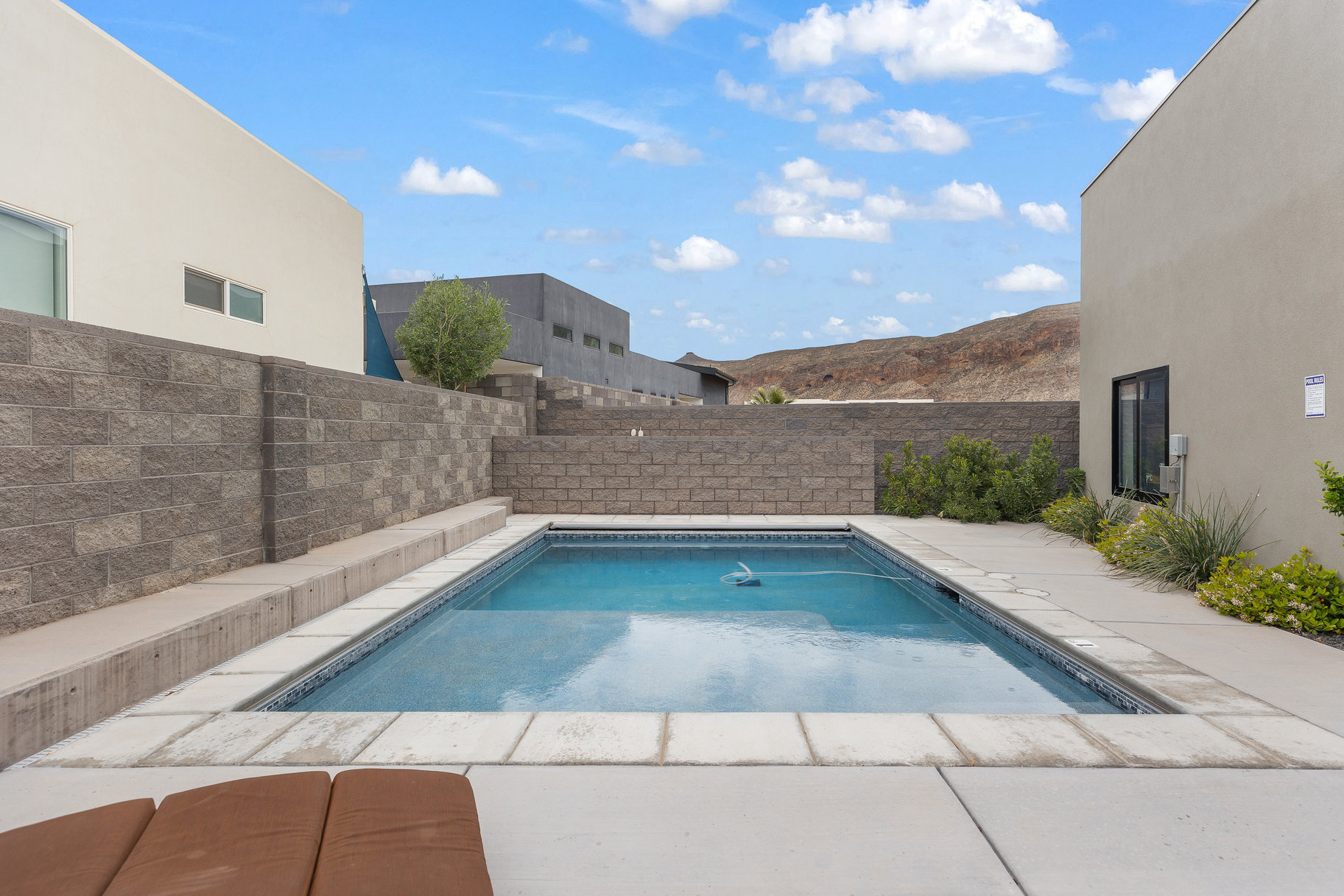 1450 W Torrey Pines Road 