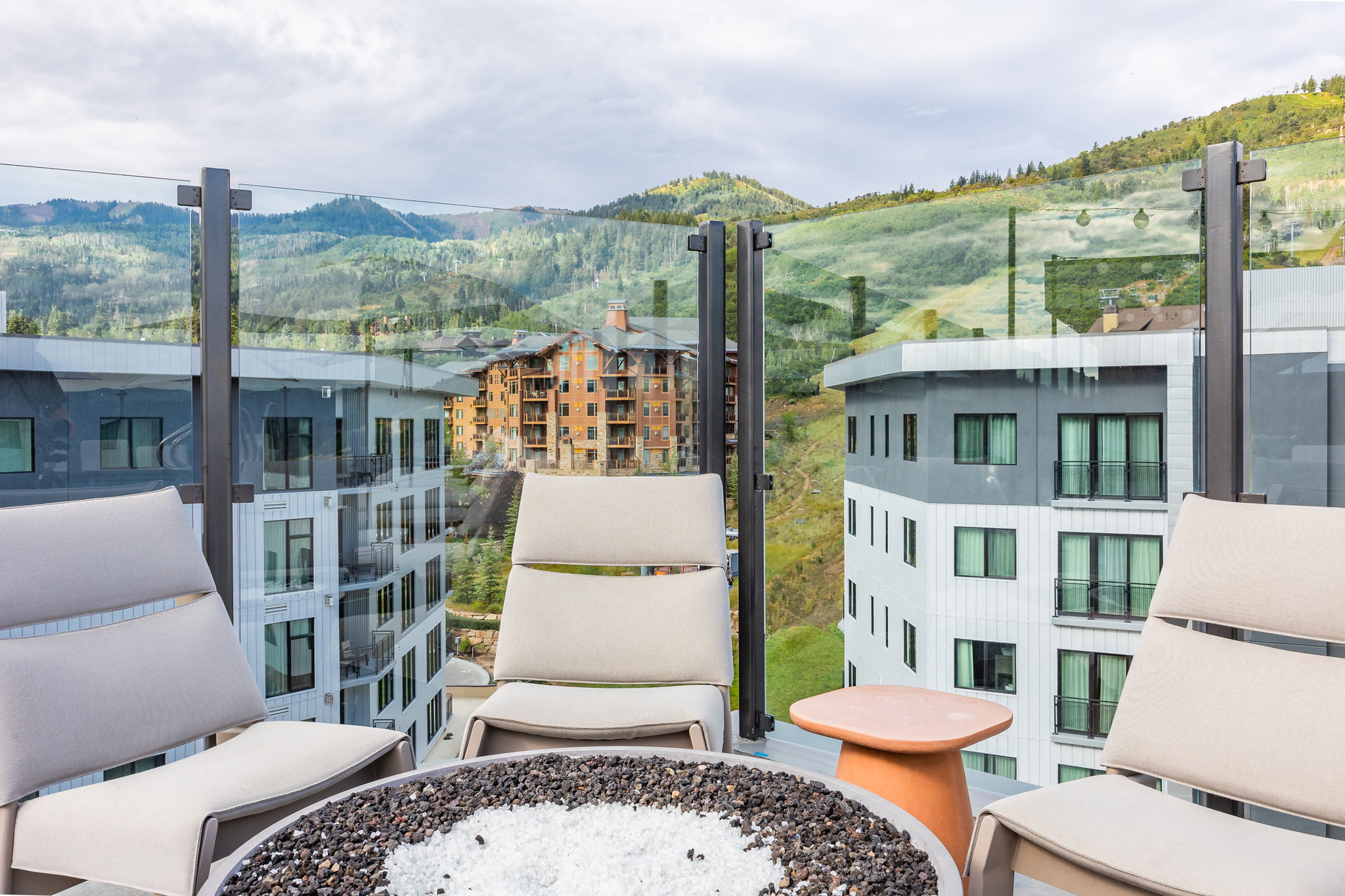 2417 W High Mountain Road 2416