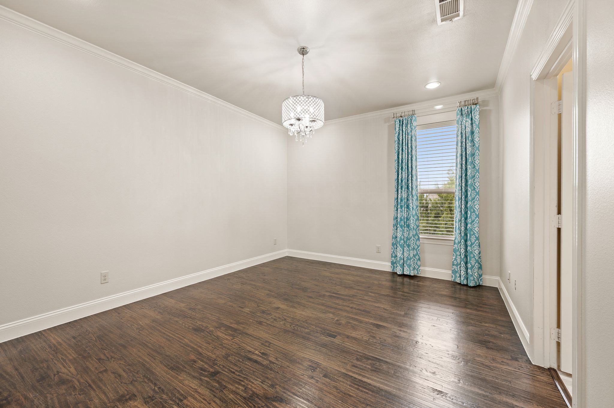 5803 Chalford Common 