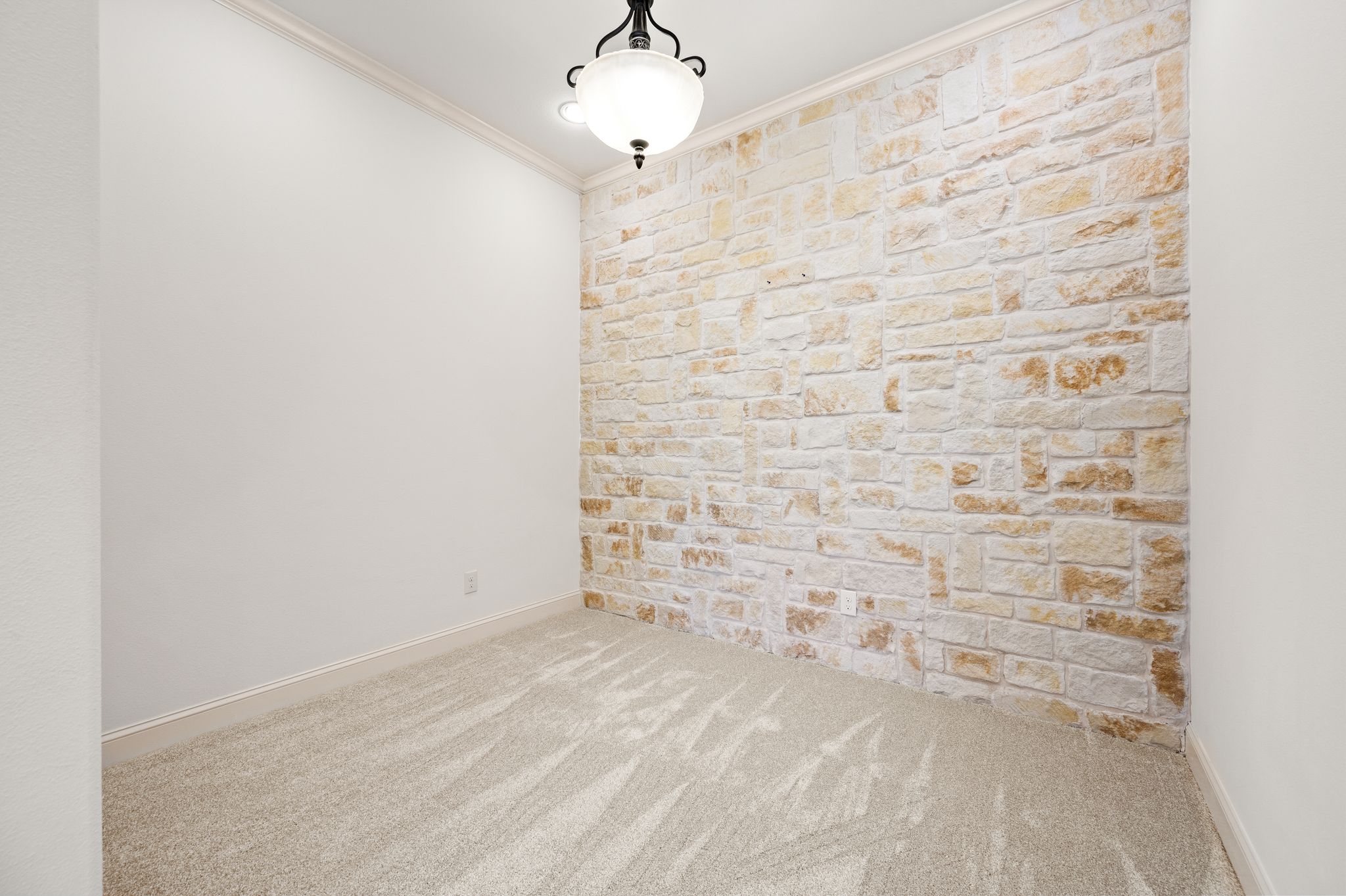 5803 Chalford Common 