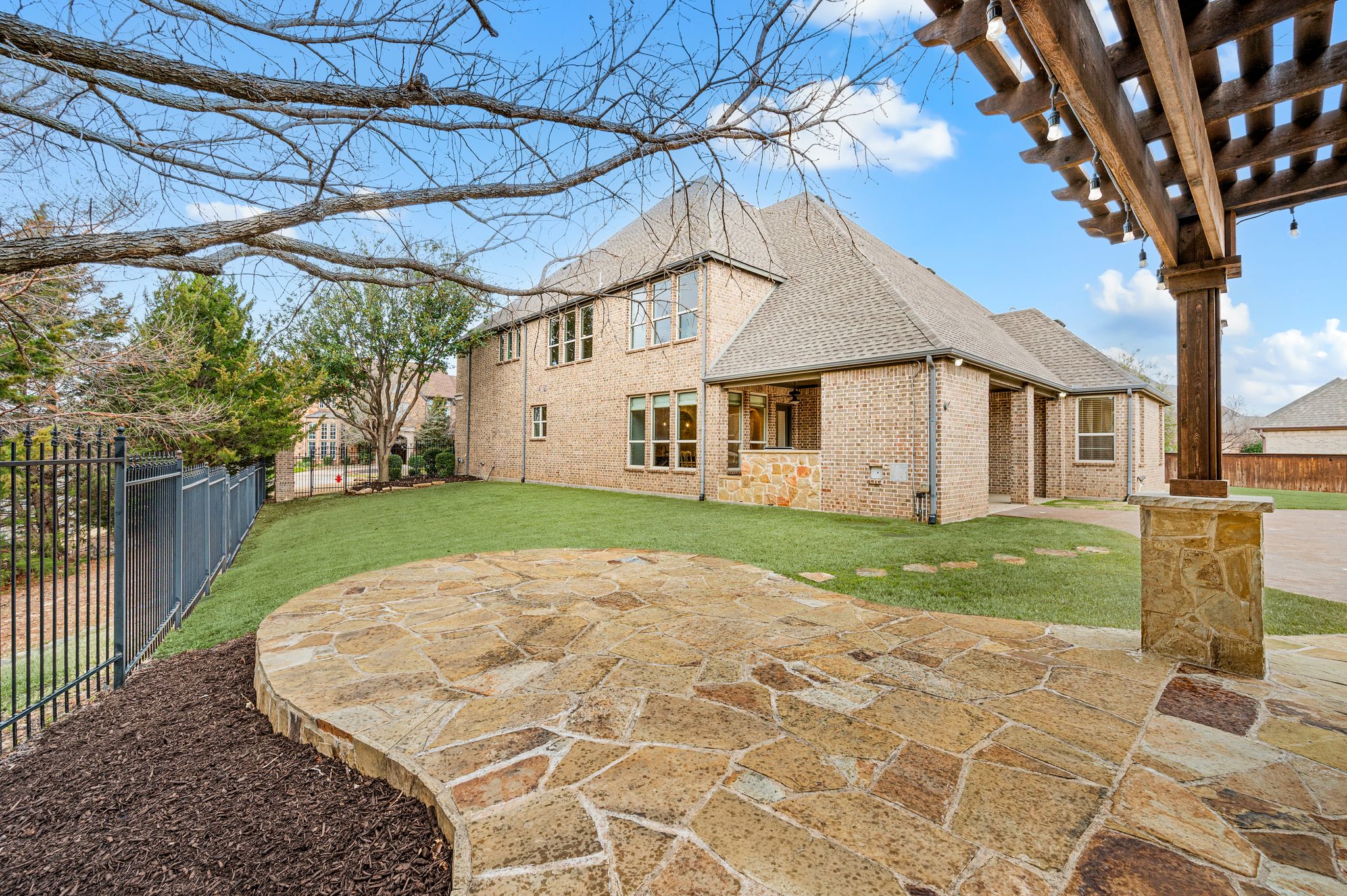 5803 Chalford Common 