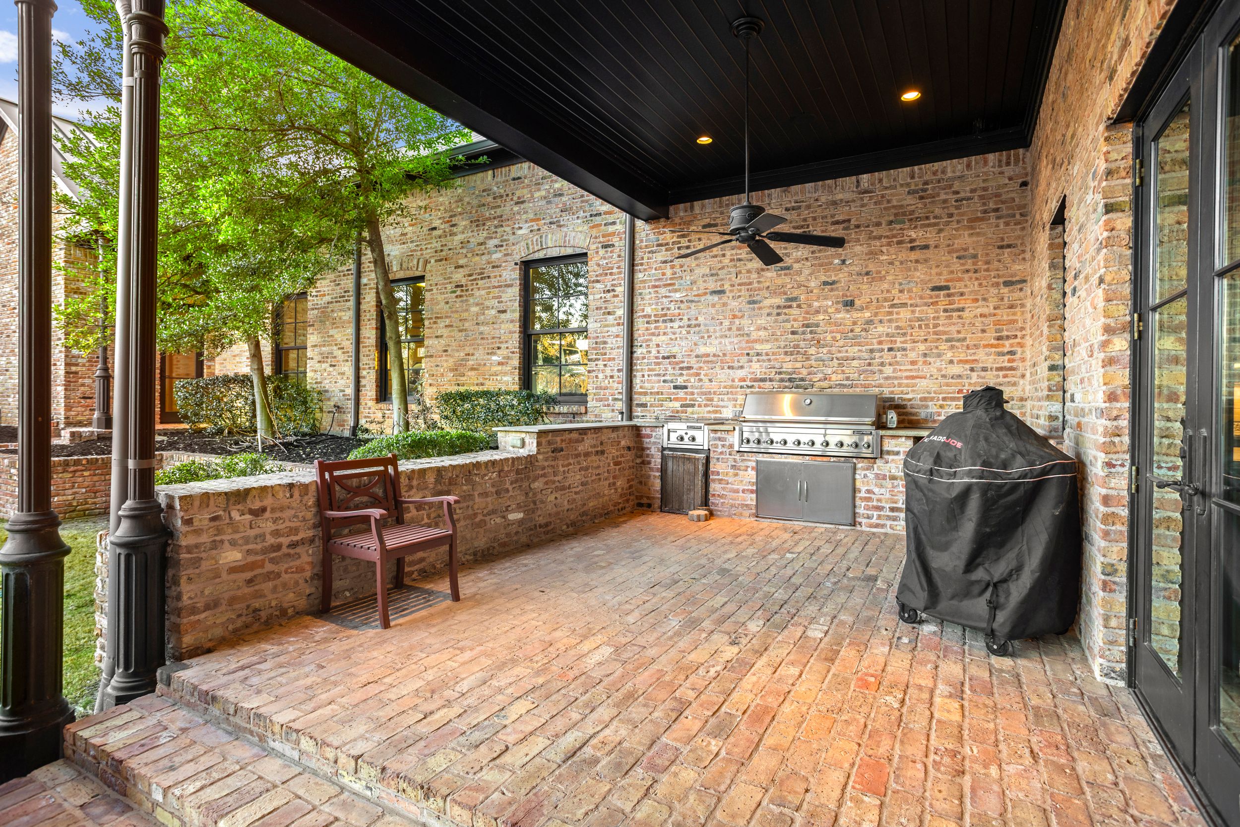 1096 Roadrunner Road 