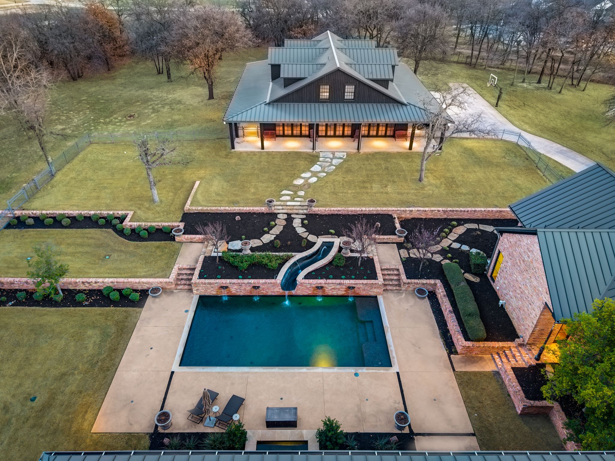 1096 Roadrunner Road 