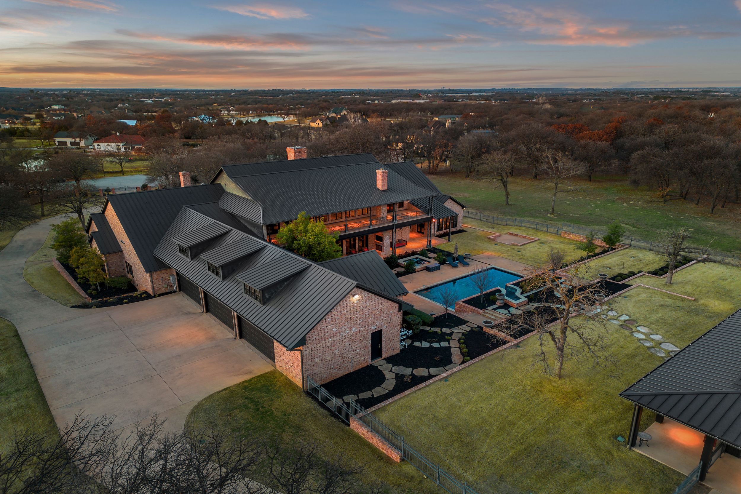 1096 Roadrunner Road 