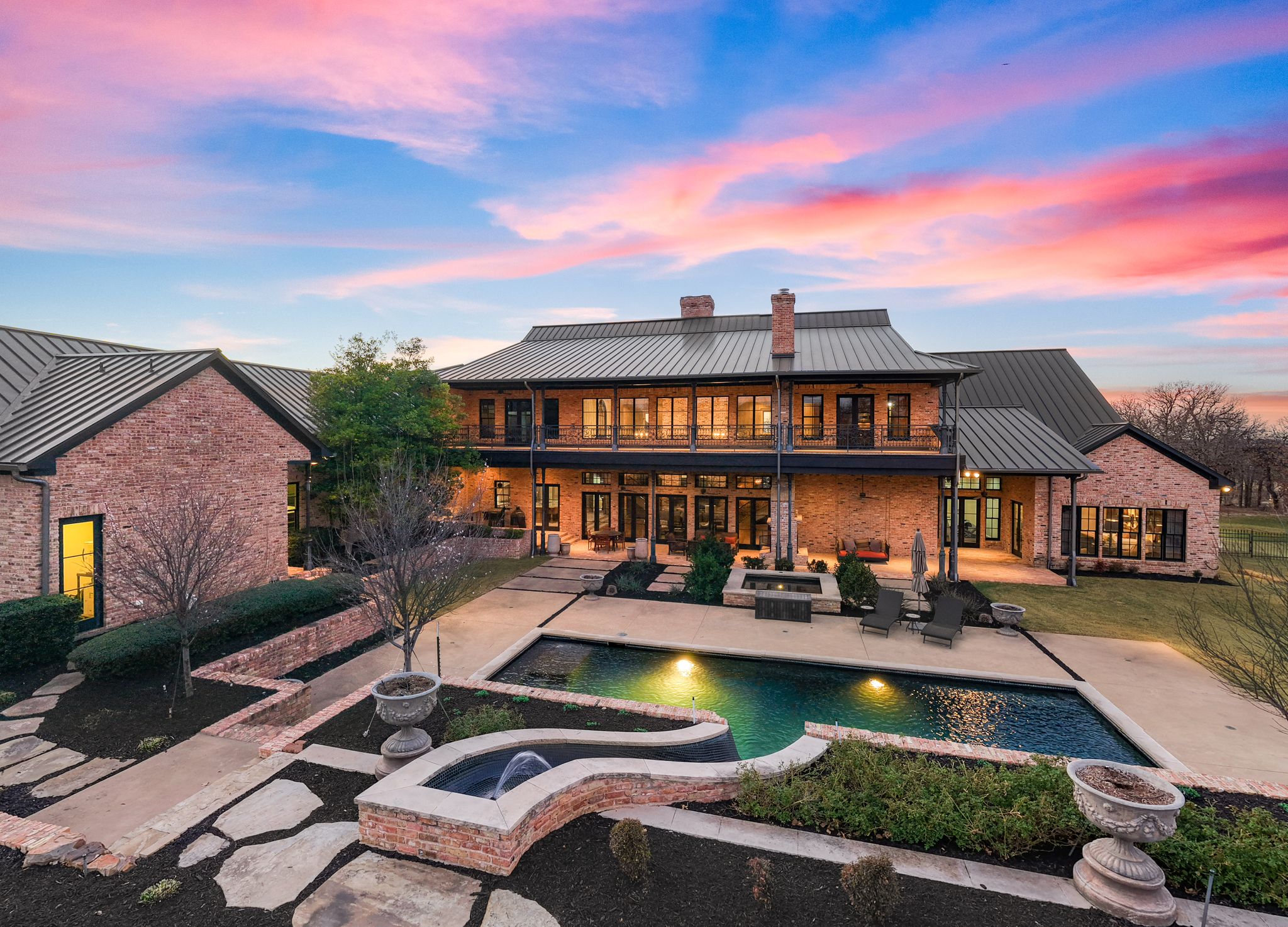 1096 Roadrunner Road 