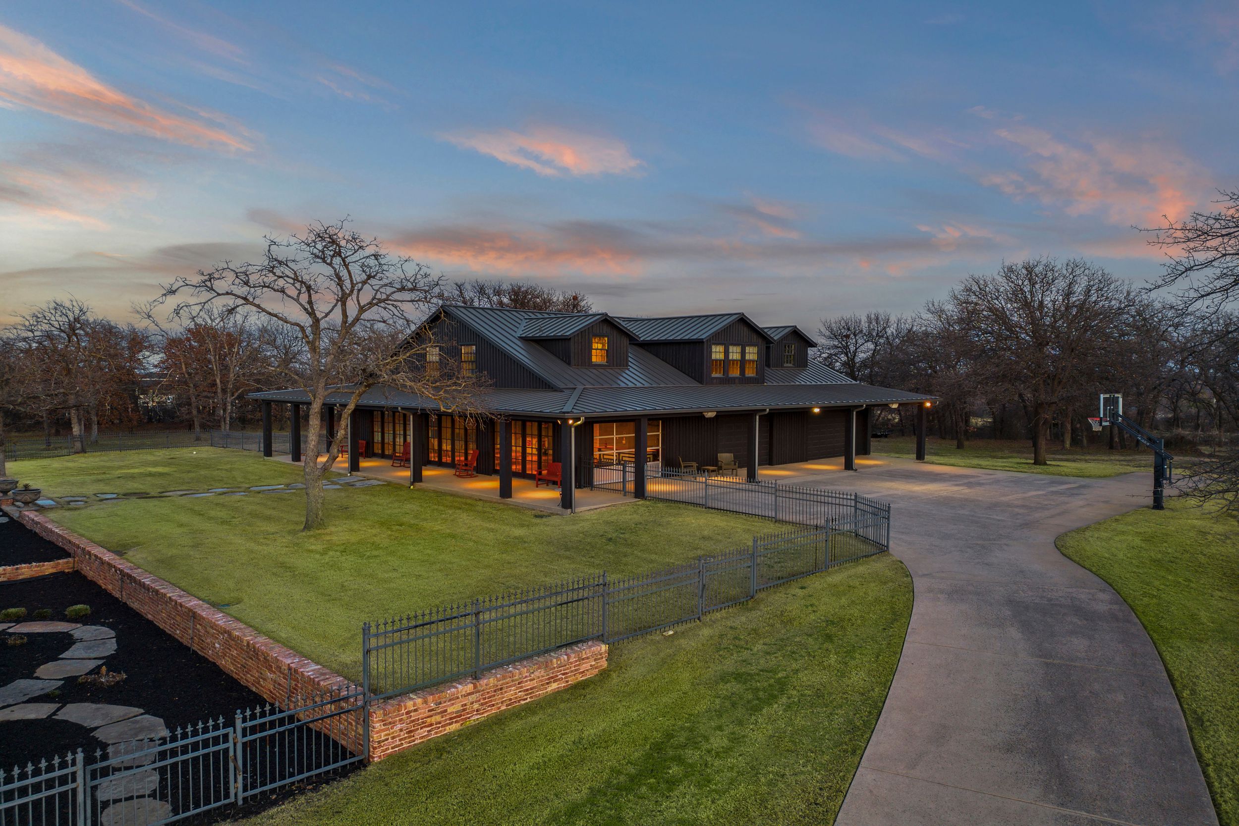 1096 Roadrunner Road 