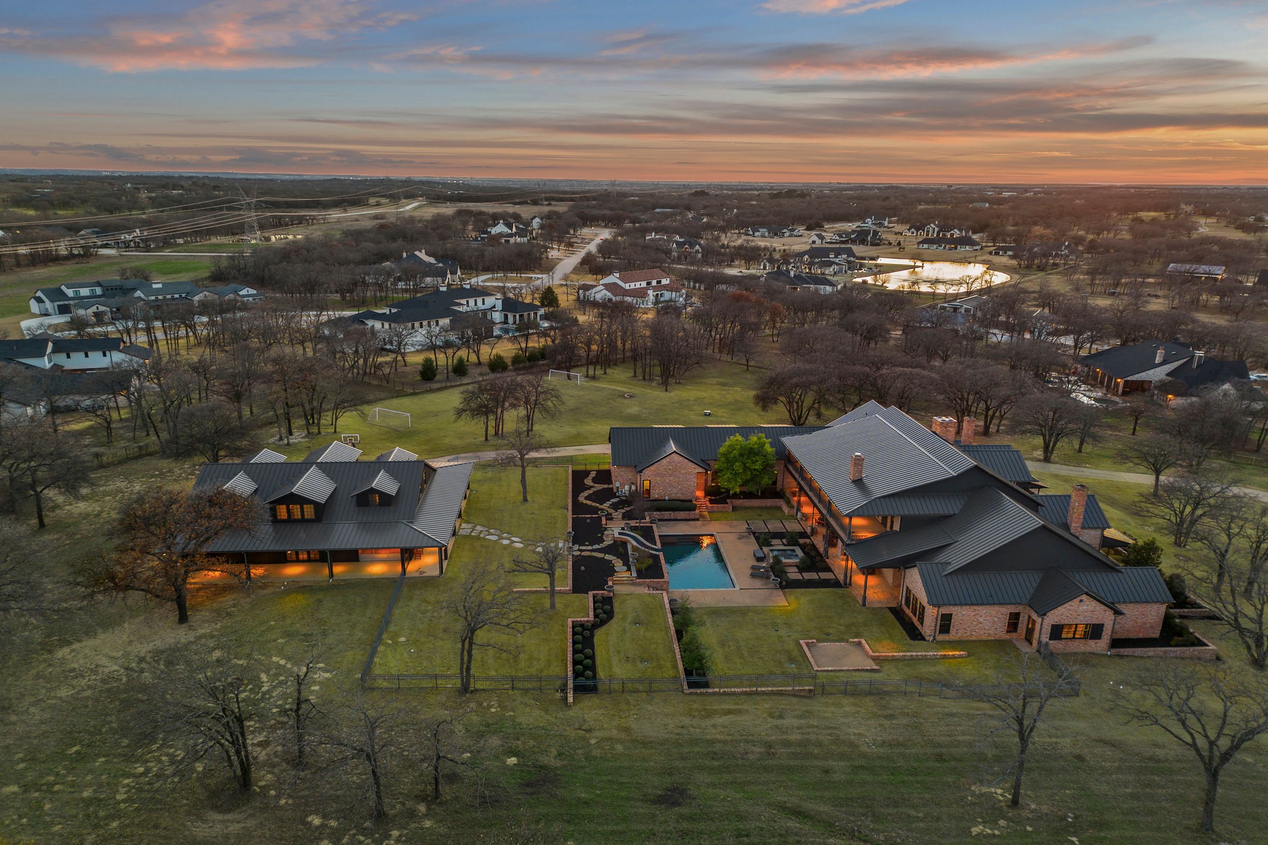 1096 Roadrunner Road 
