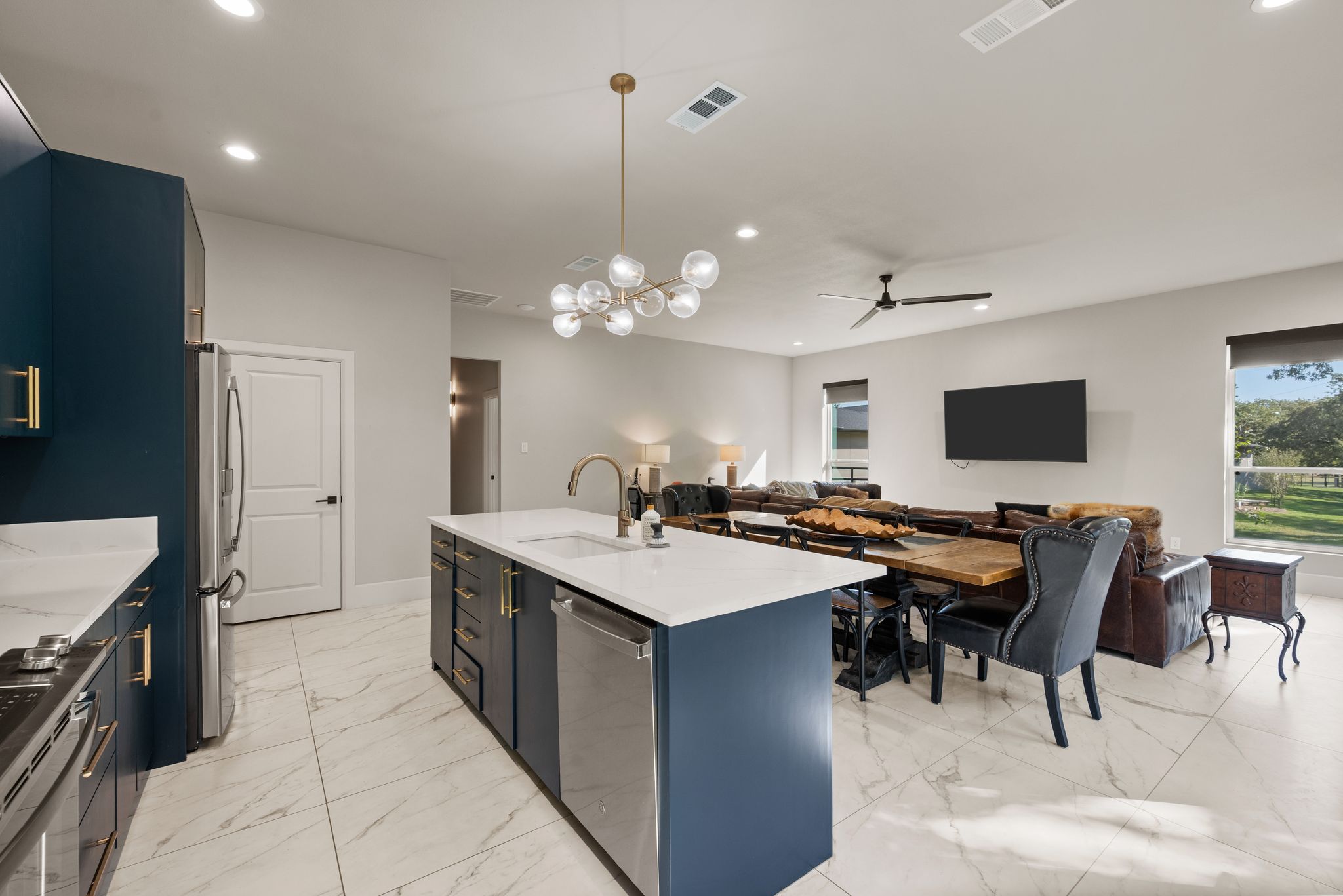 916 Dove Creek Court 
