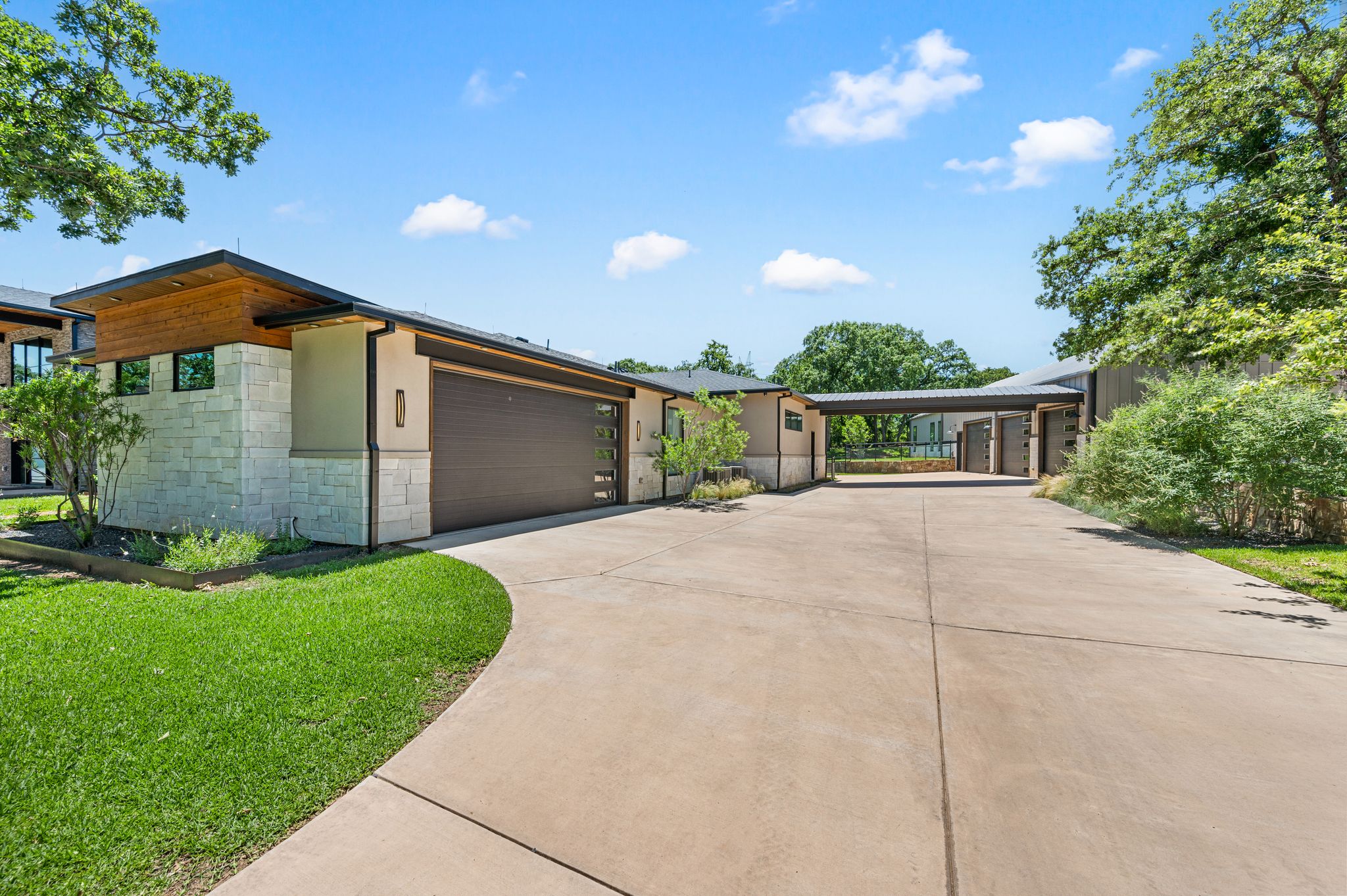 916 Dove Creek Court 
