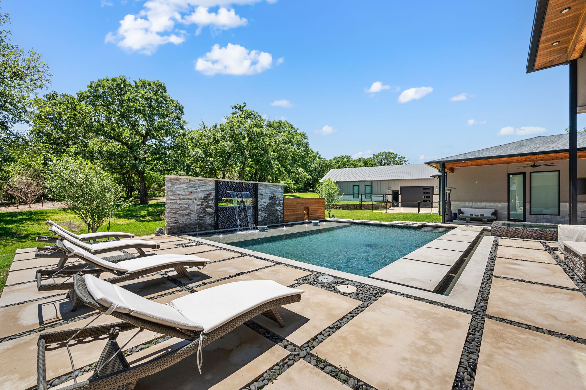 916 Dove Creek Court 