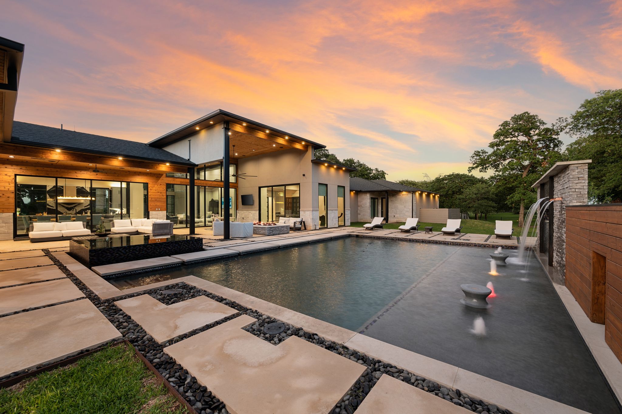 916 Dove Creek Court 