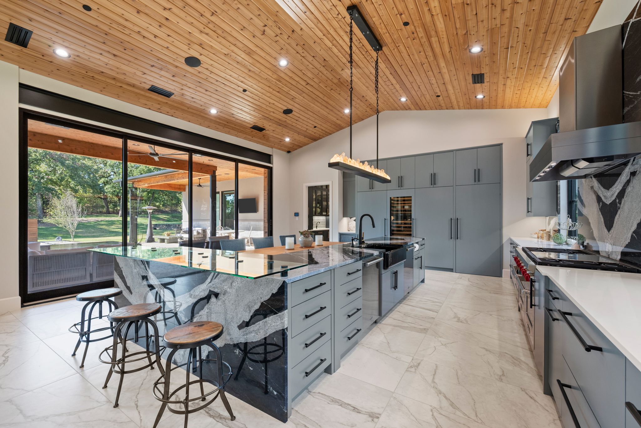 916 Dove Creek Court 