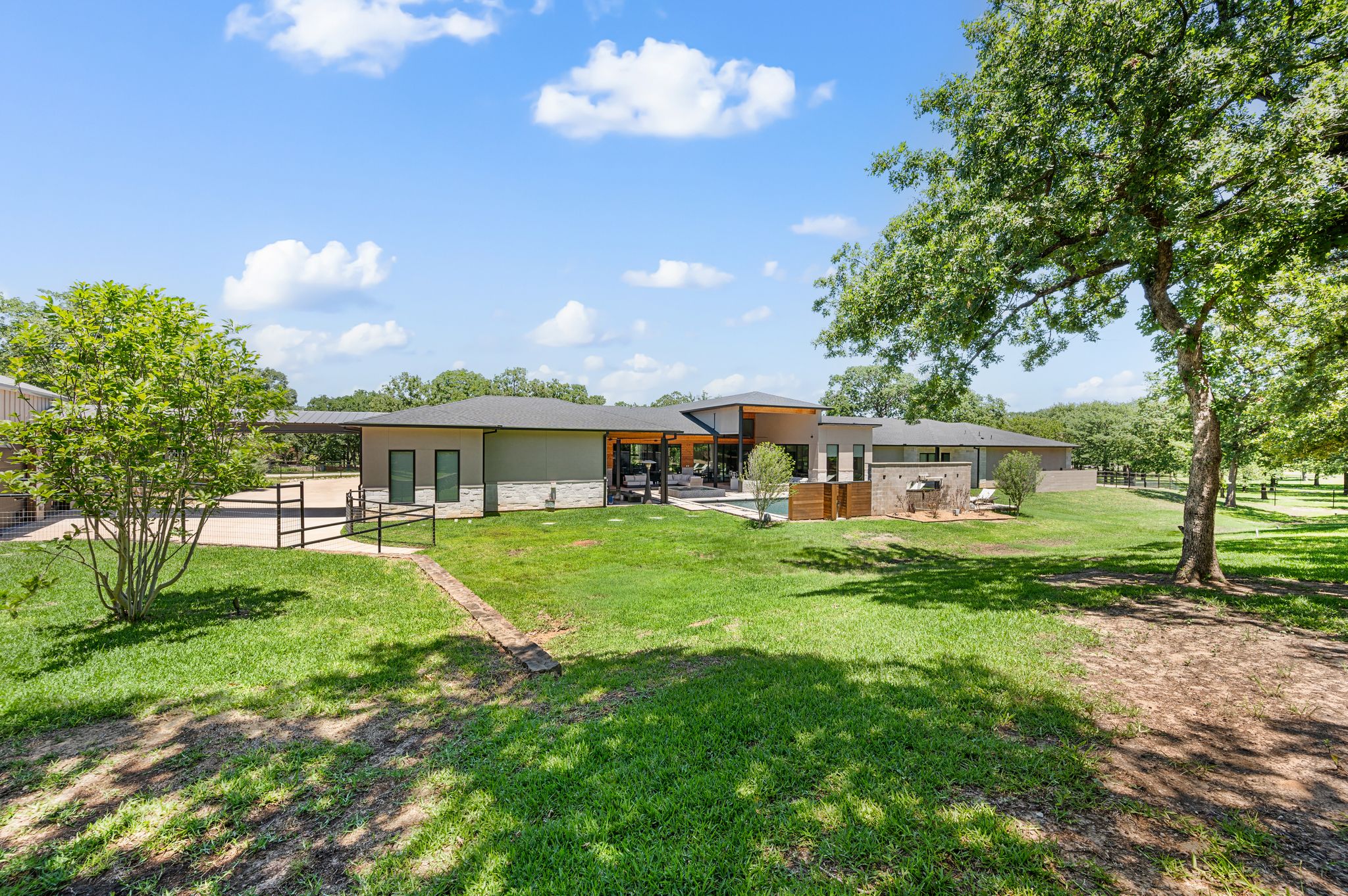 916 Dove Creek Court 