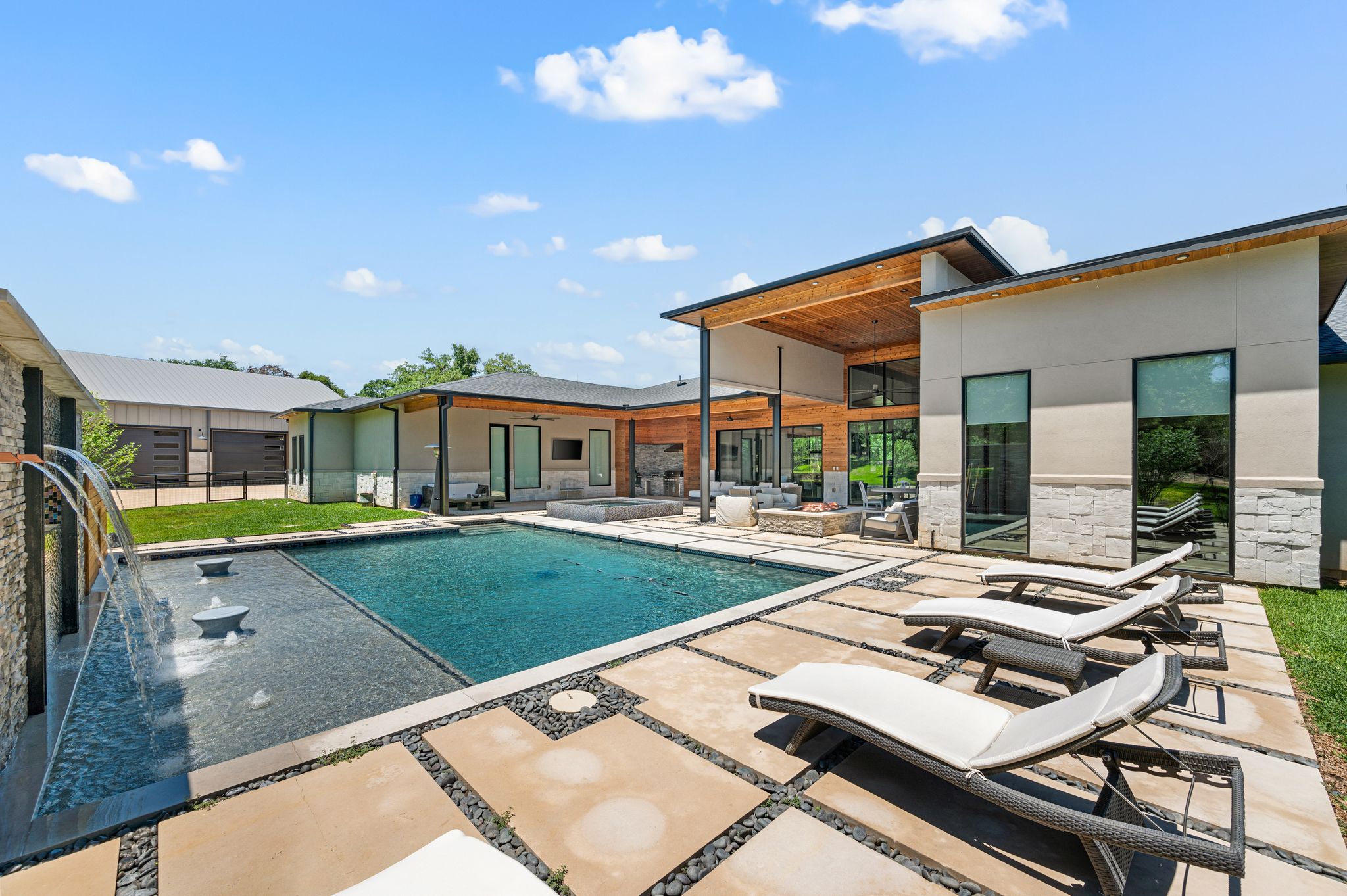 916 Dove Creek Court 