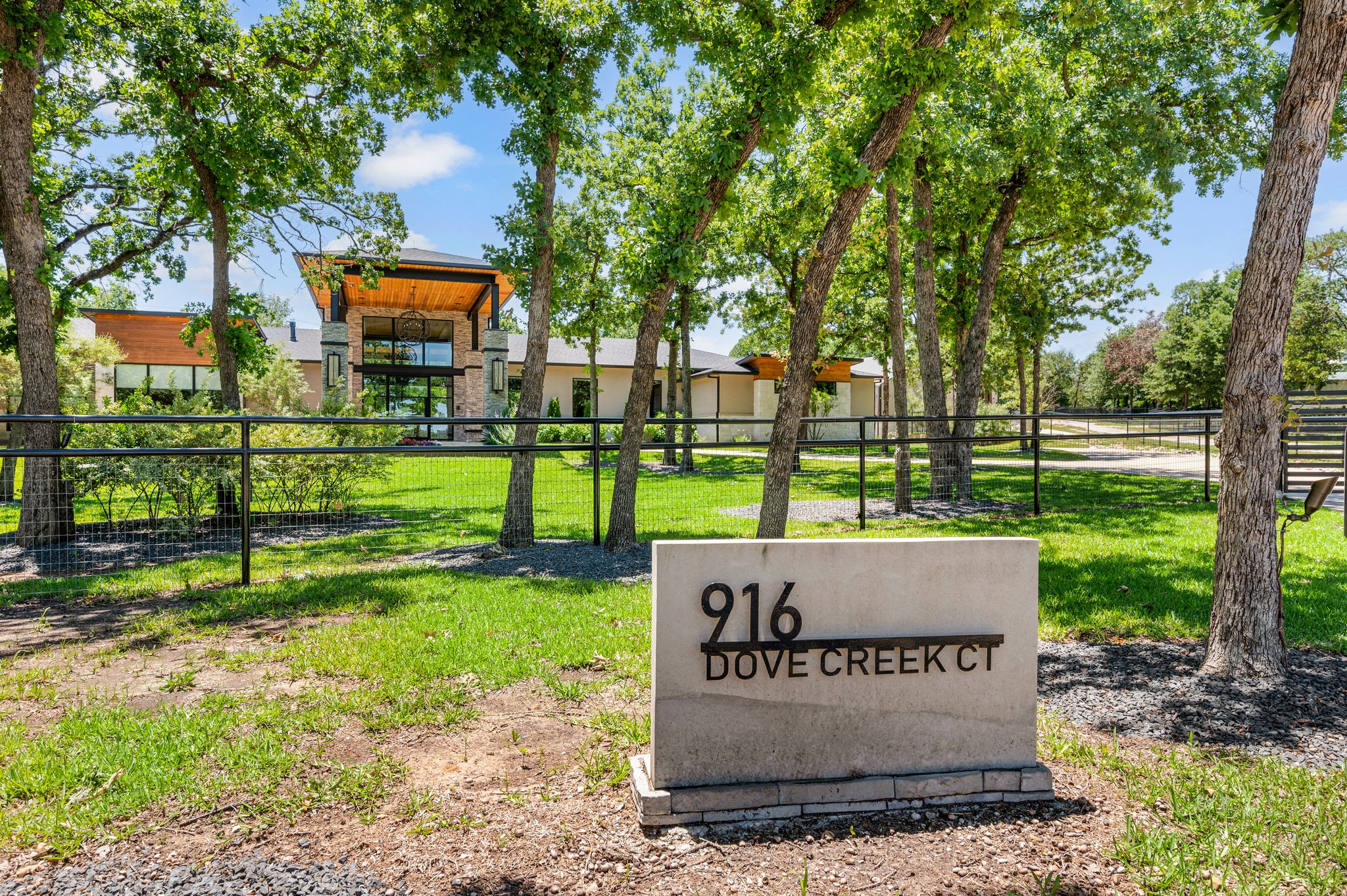 916 Dove Creek Court 