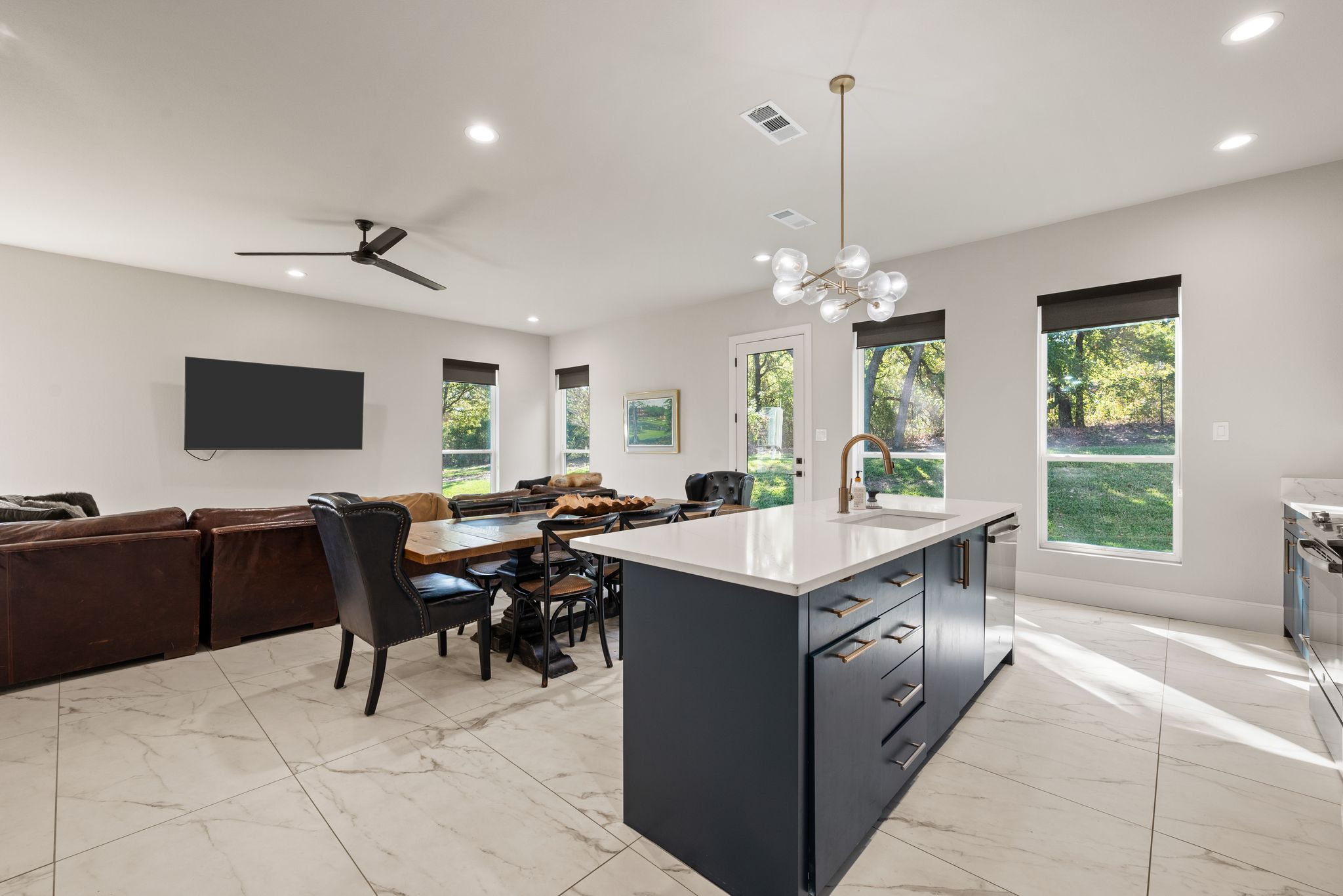 916 Dove Creek Court 