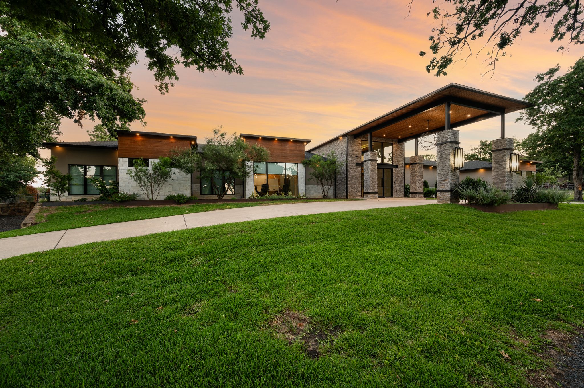 916 Dove Creek Court 