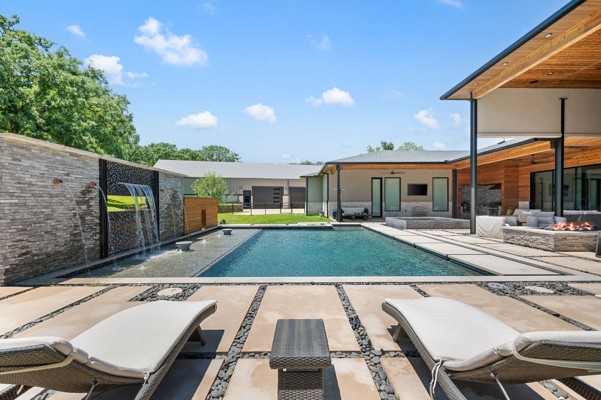 916 Dove Creek Court 