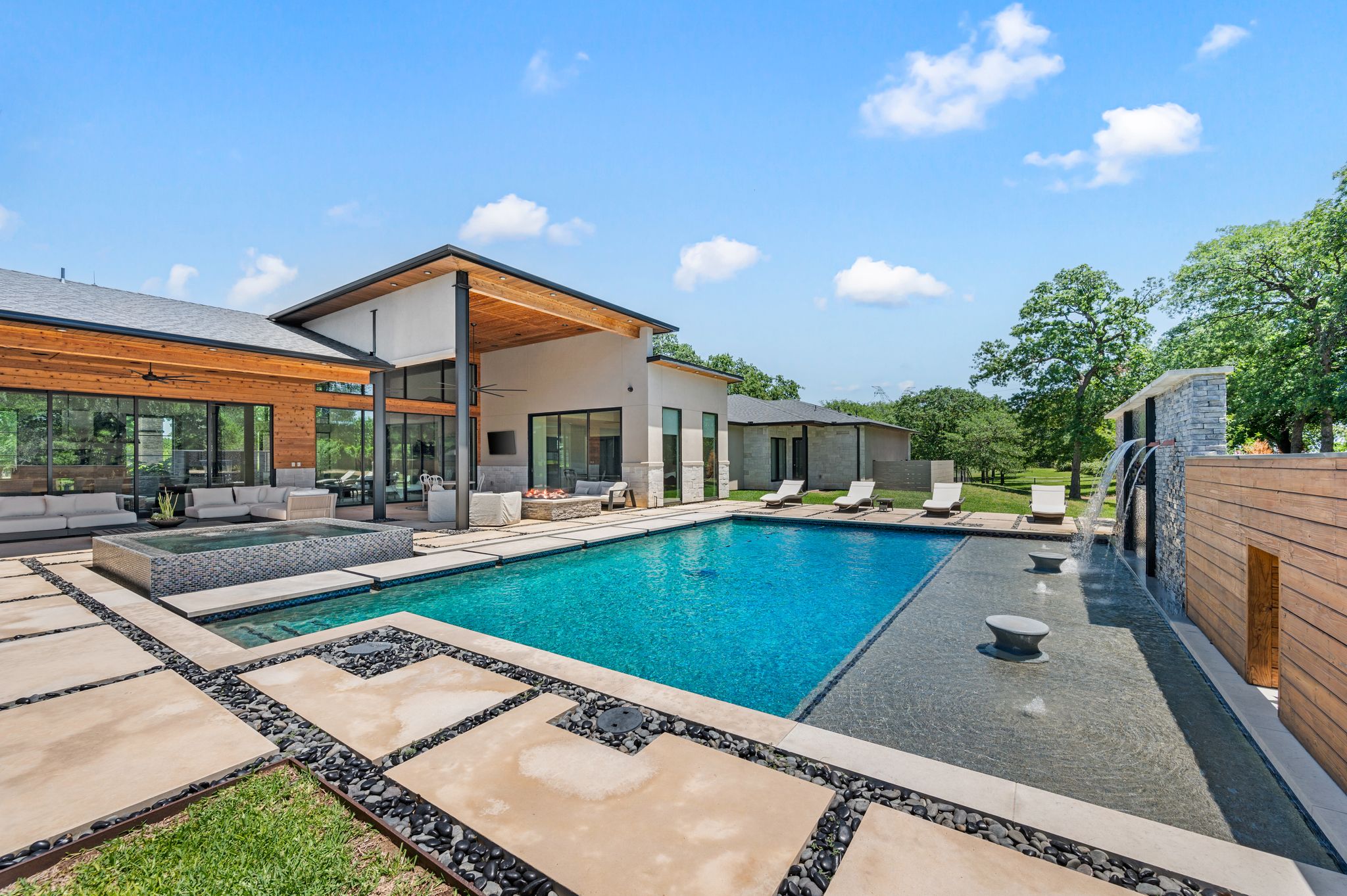 916 Dove Creek Court 