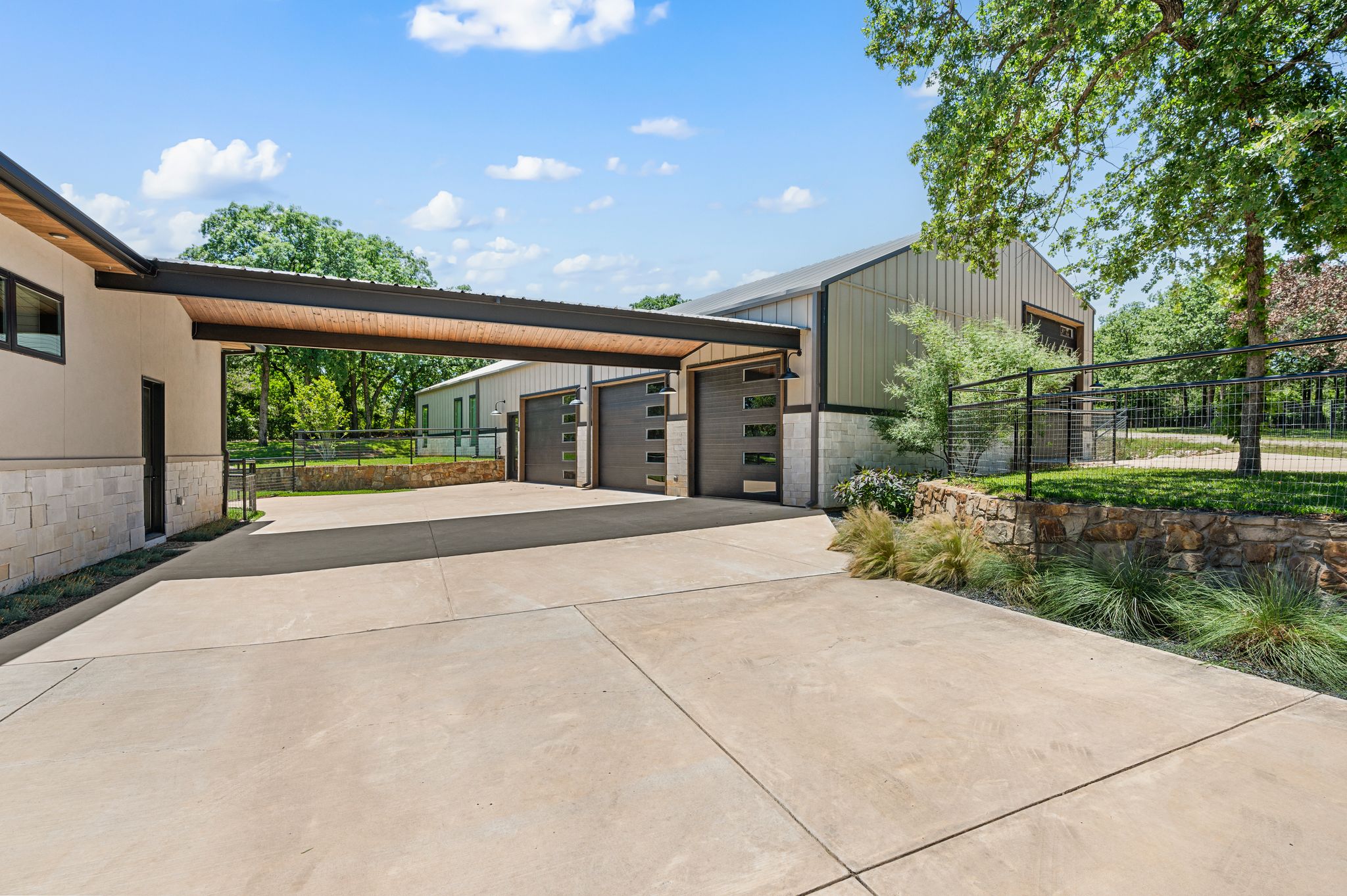 916 Dove Creek Court 