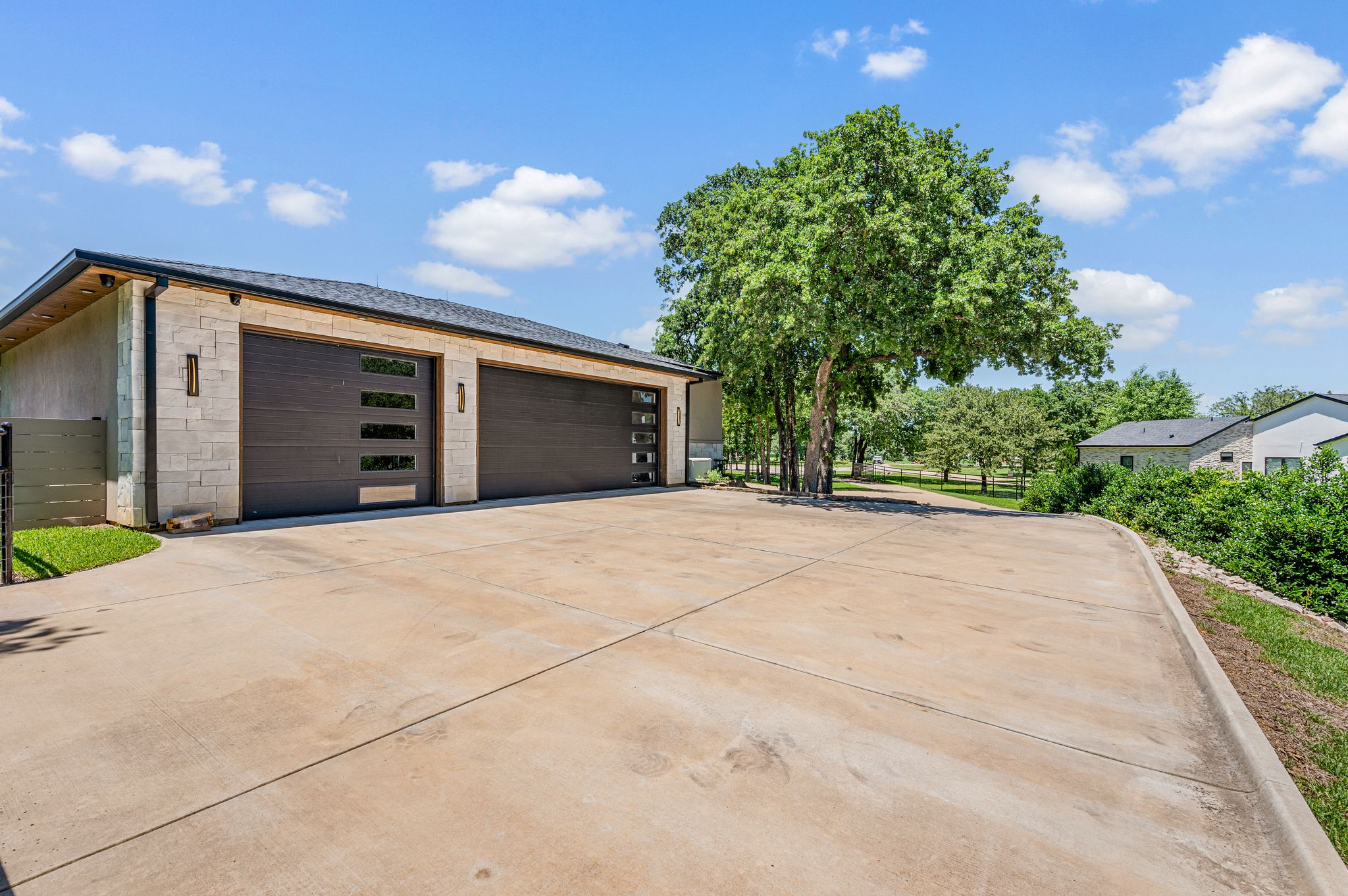 916 Dove Creek Court 