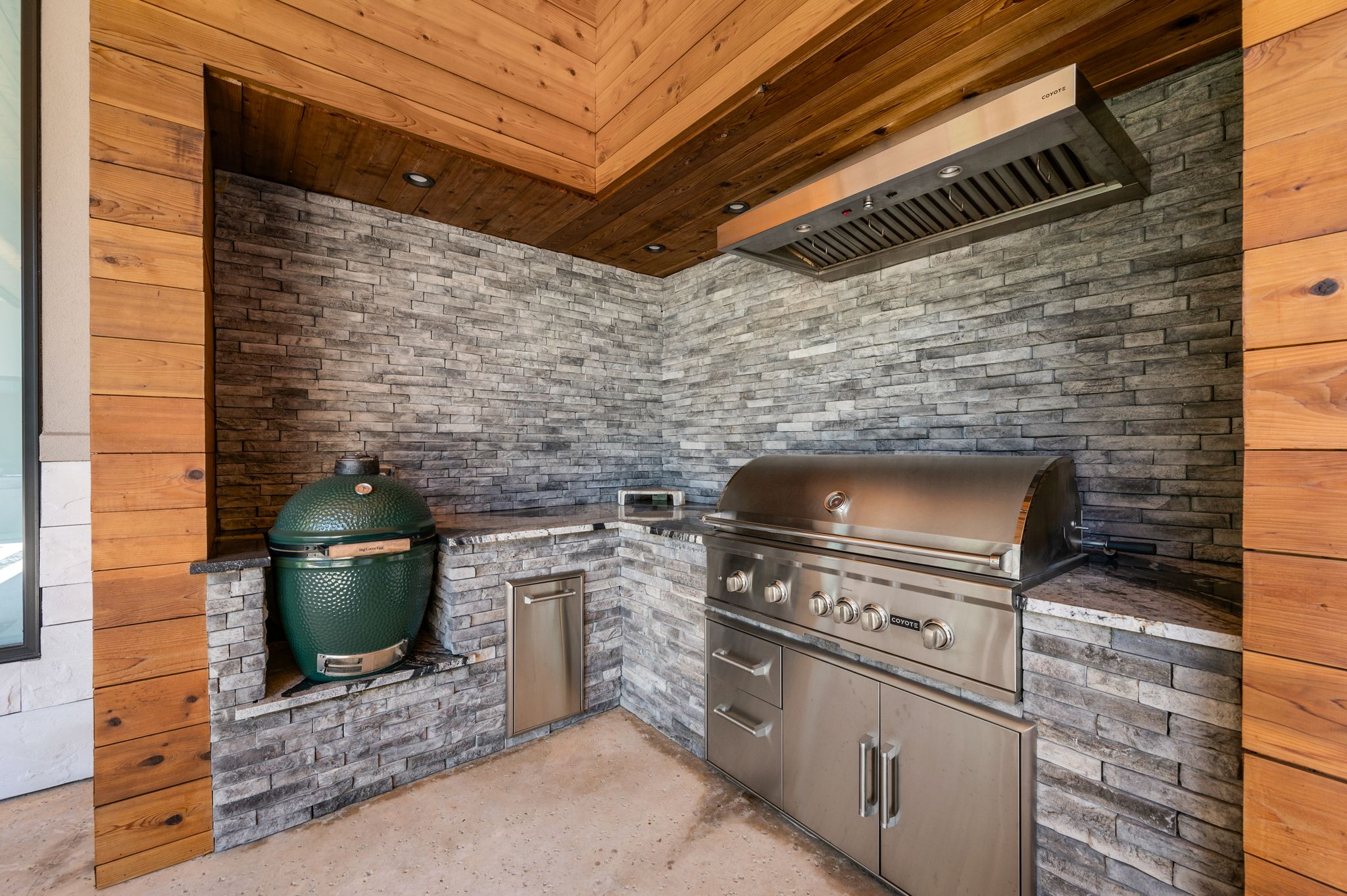 916 Dove Creek Court 