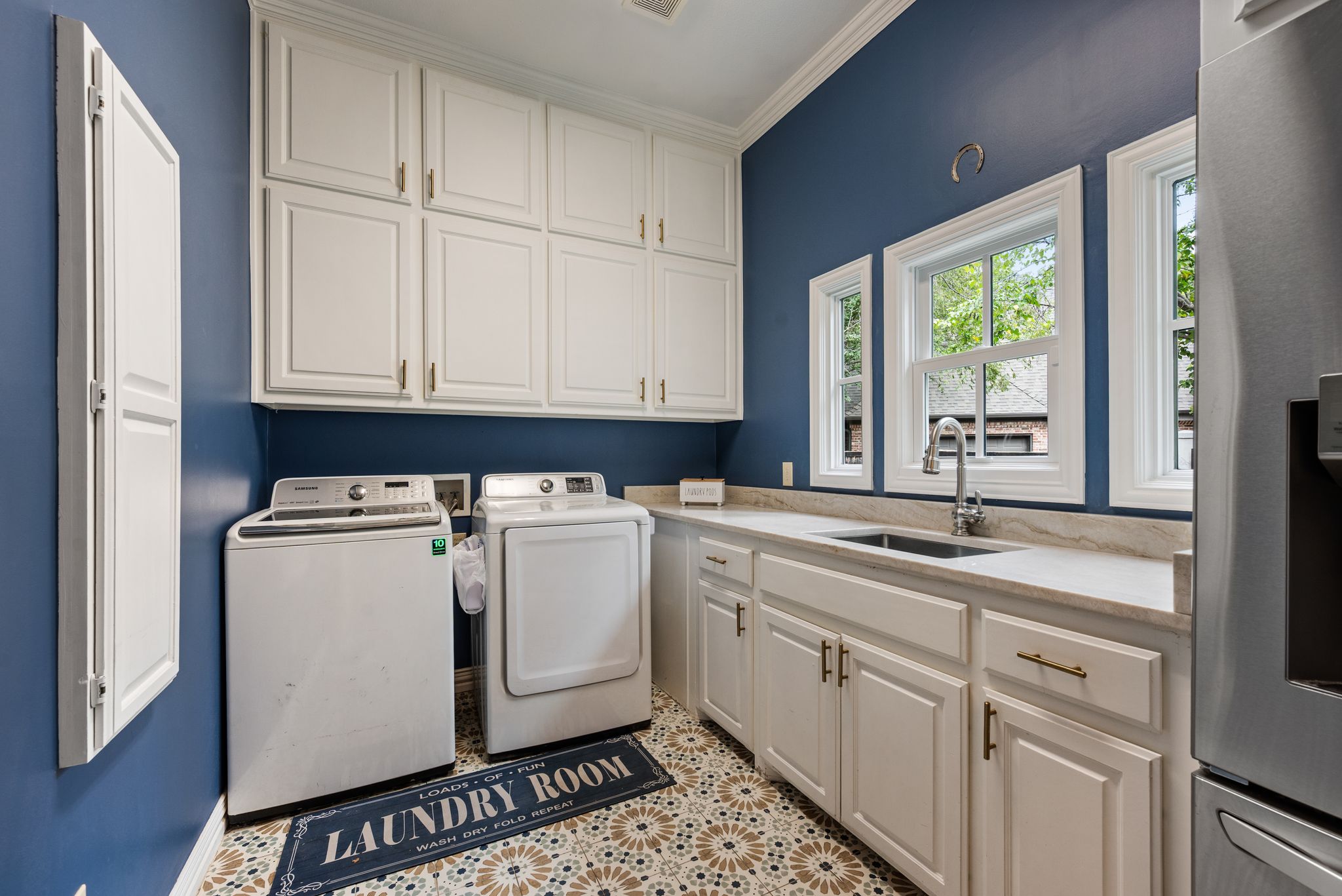 802 Carriage Court 