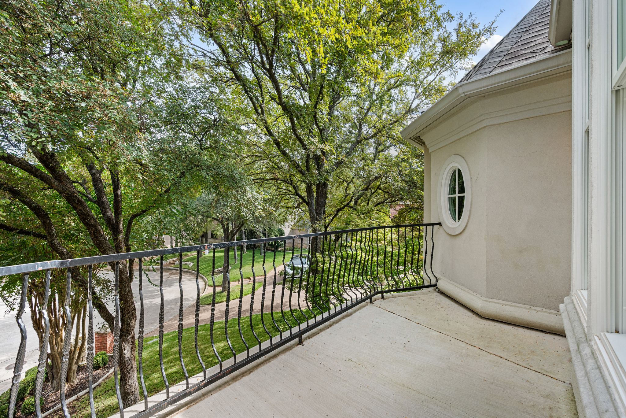 802 Carriage Court 