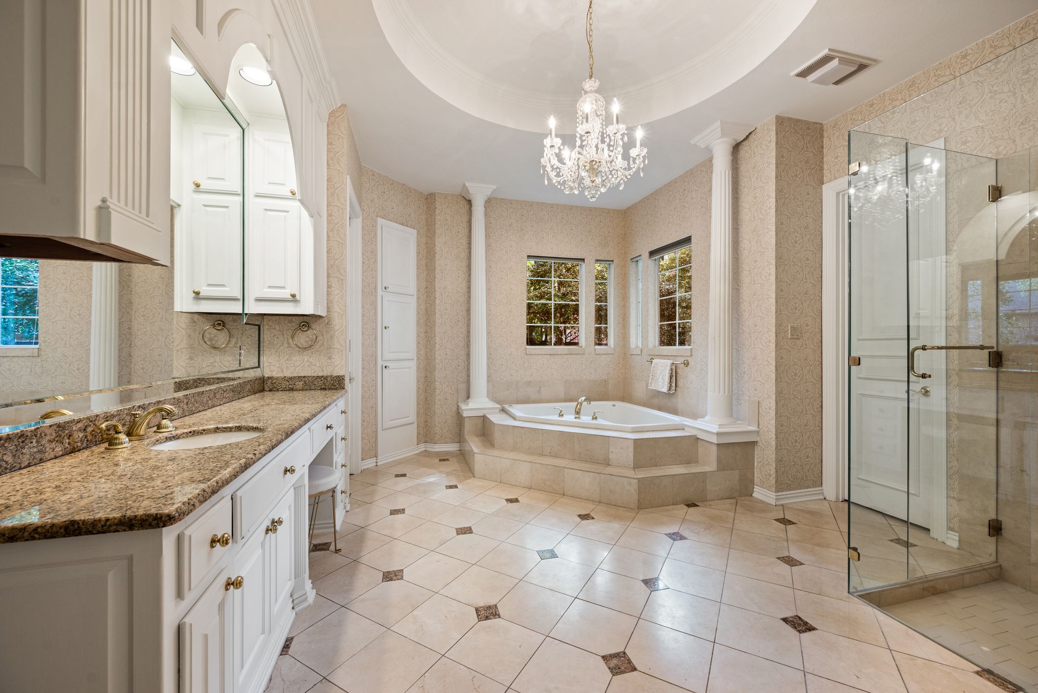 802 Carriage Court 